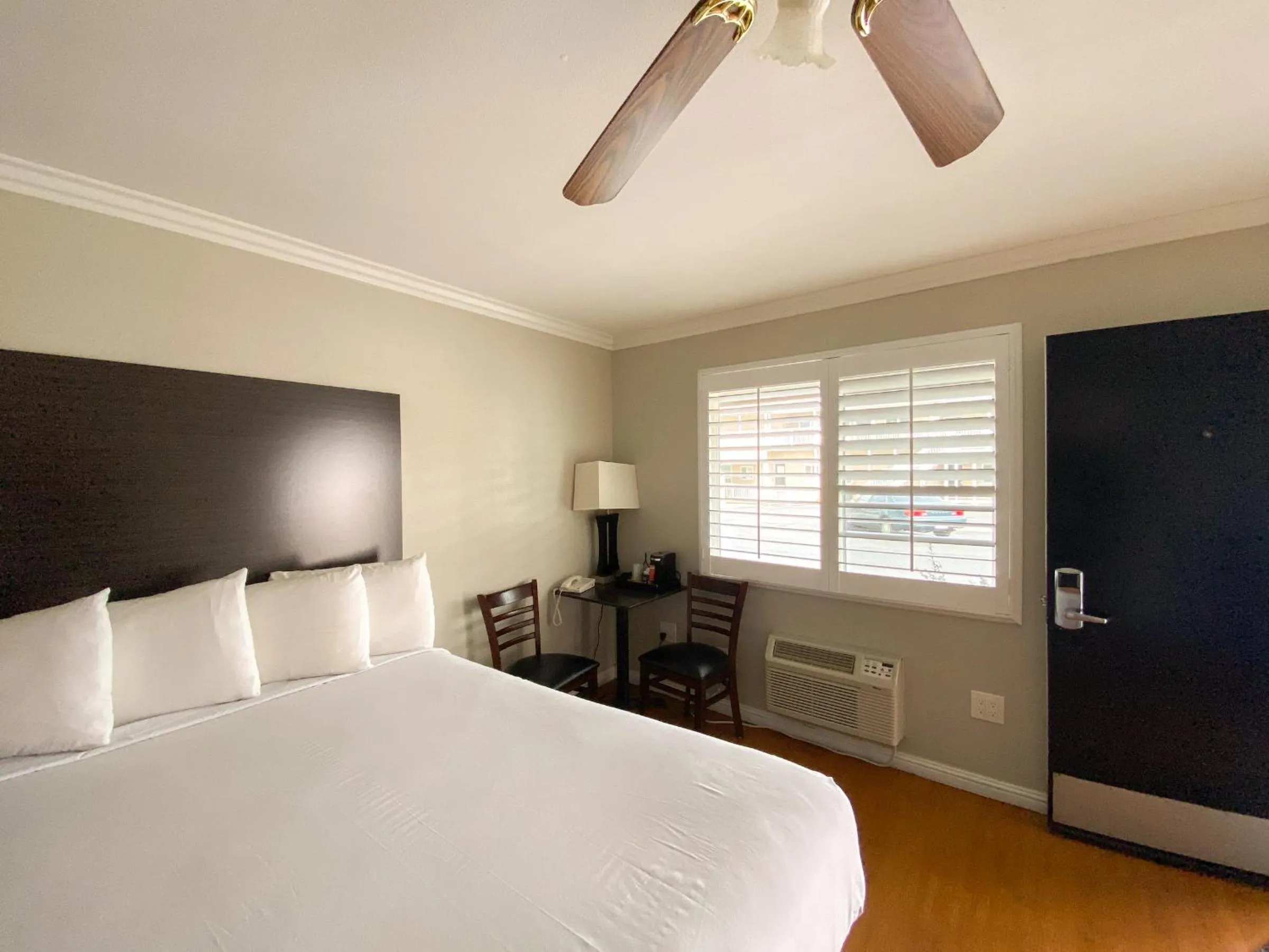 Bedroom, Bed in Rockview Inn and Suites