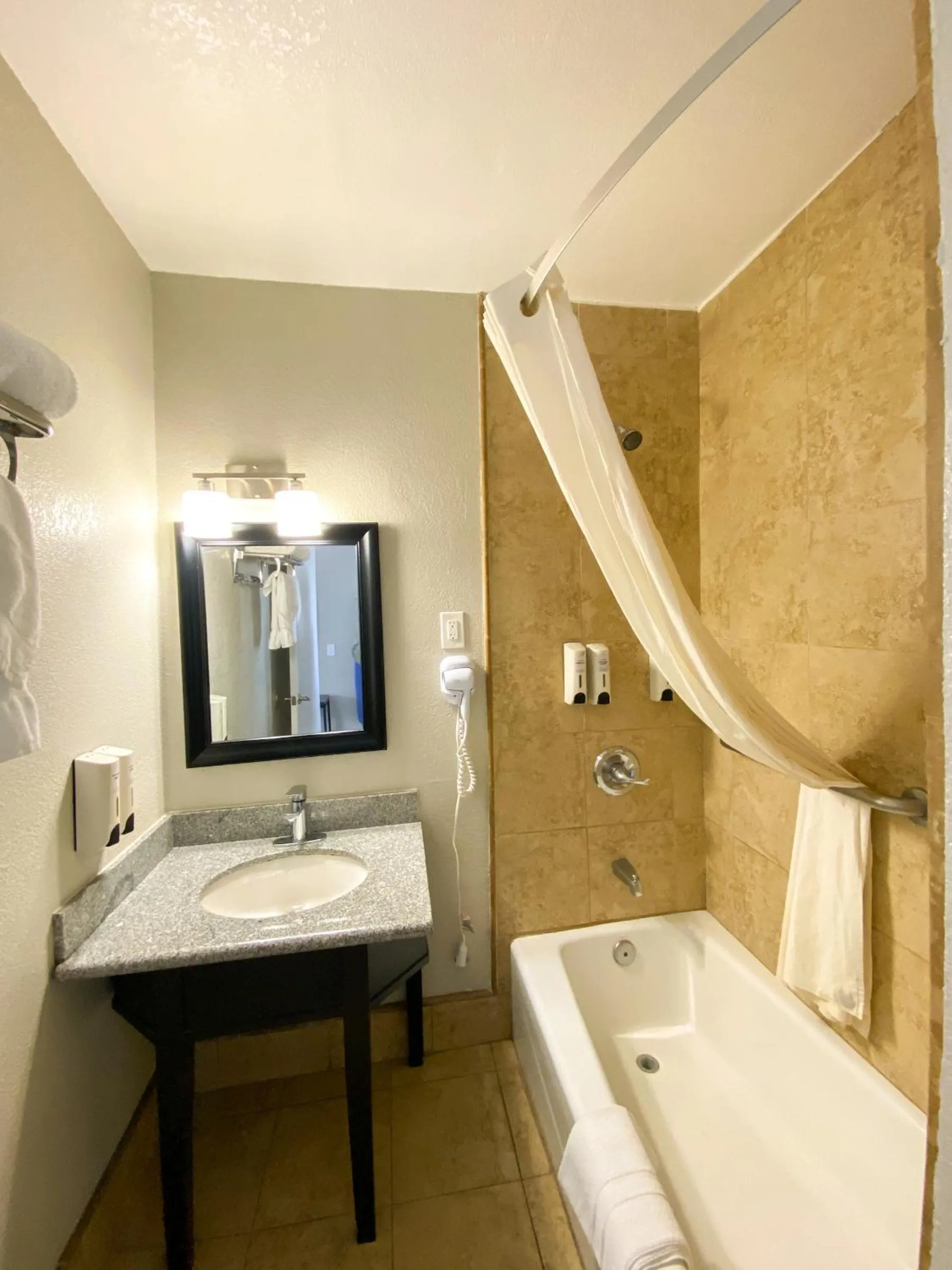 Bathroom in Rockview Inn and Suites