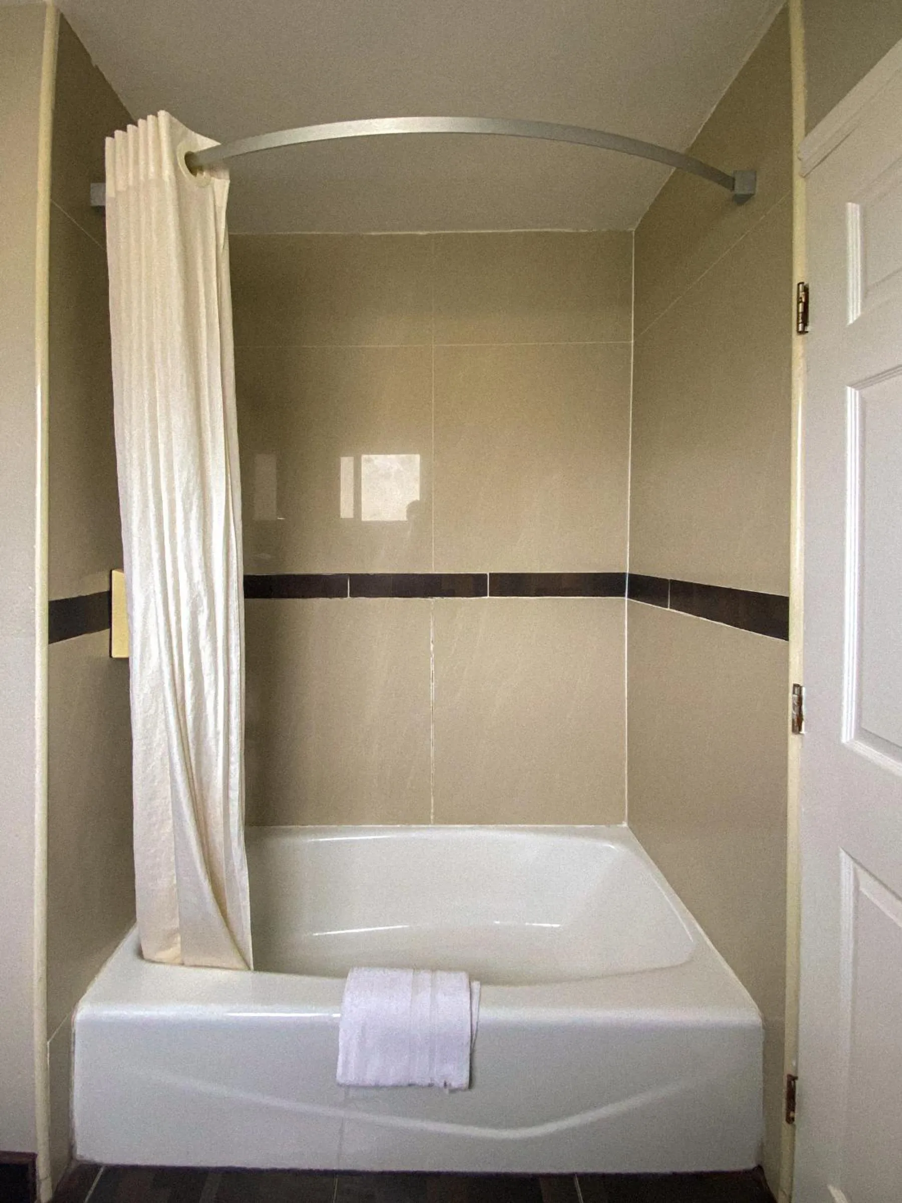 Bathroom in Rockview Inn and Suites