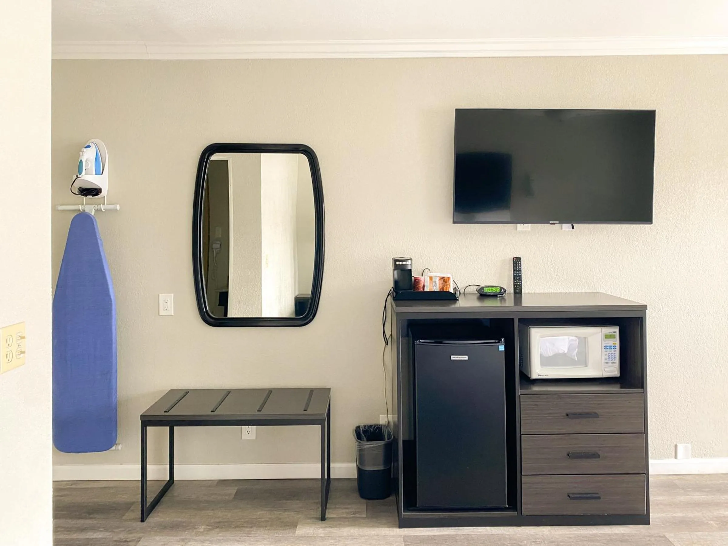 TV and multimedia in Rockview Inn and Suites