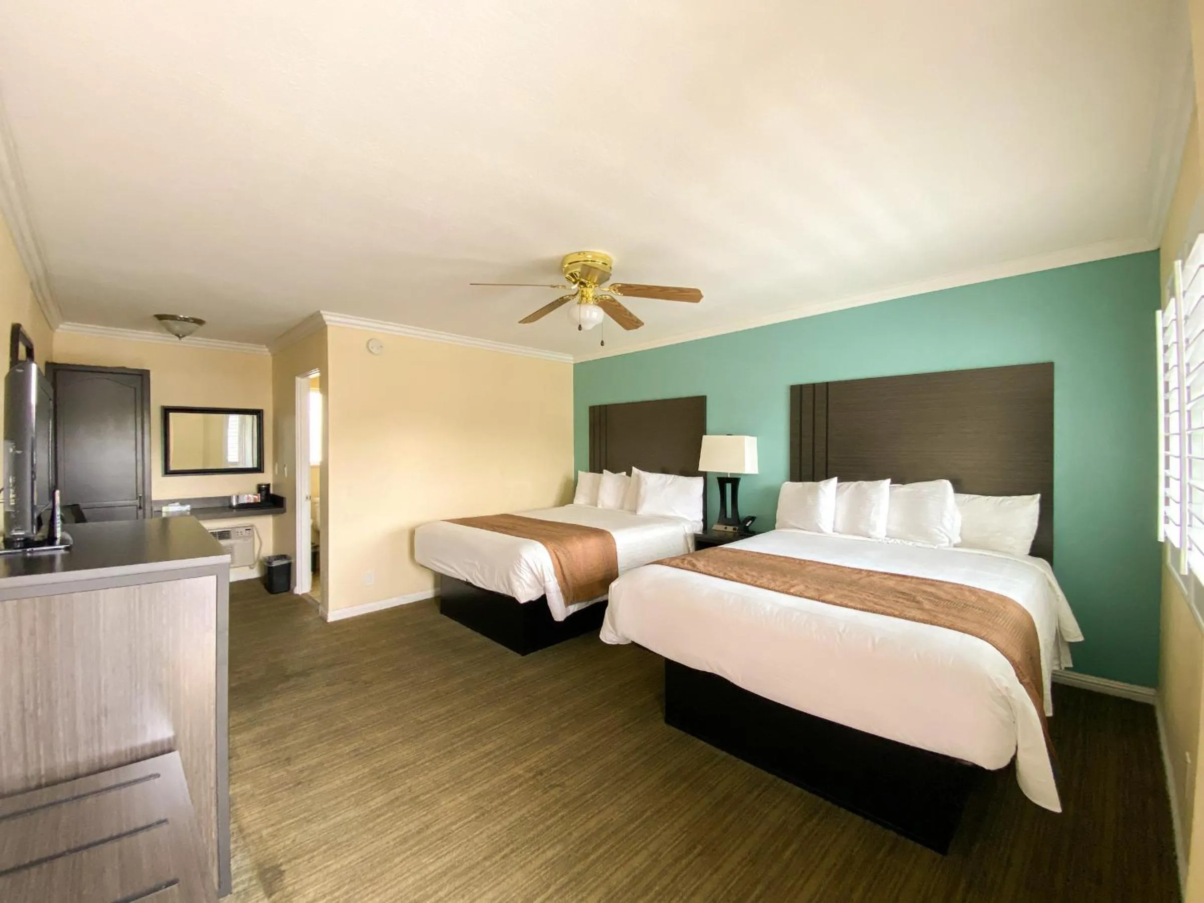 Bedroom, Bed in Rockview Inn and Suites