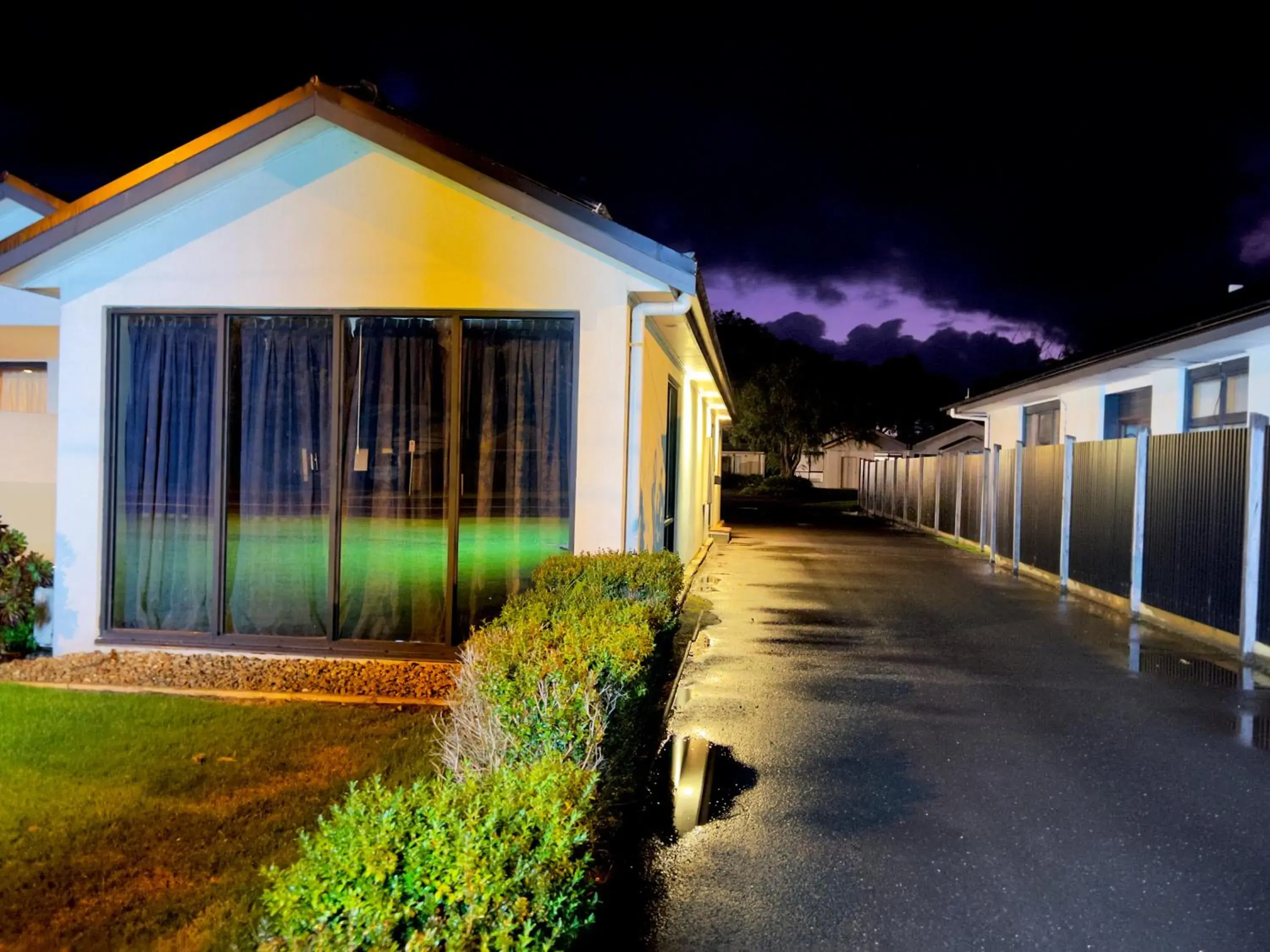 Property building in A1 Motels and Apartments Port Fairy Property building in A1 Motels and Apartments Port Fairy