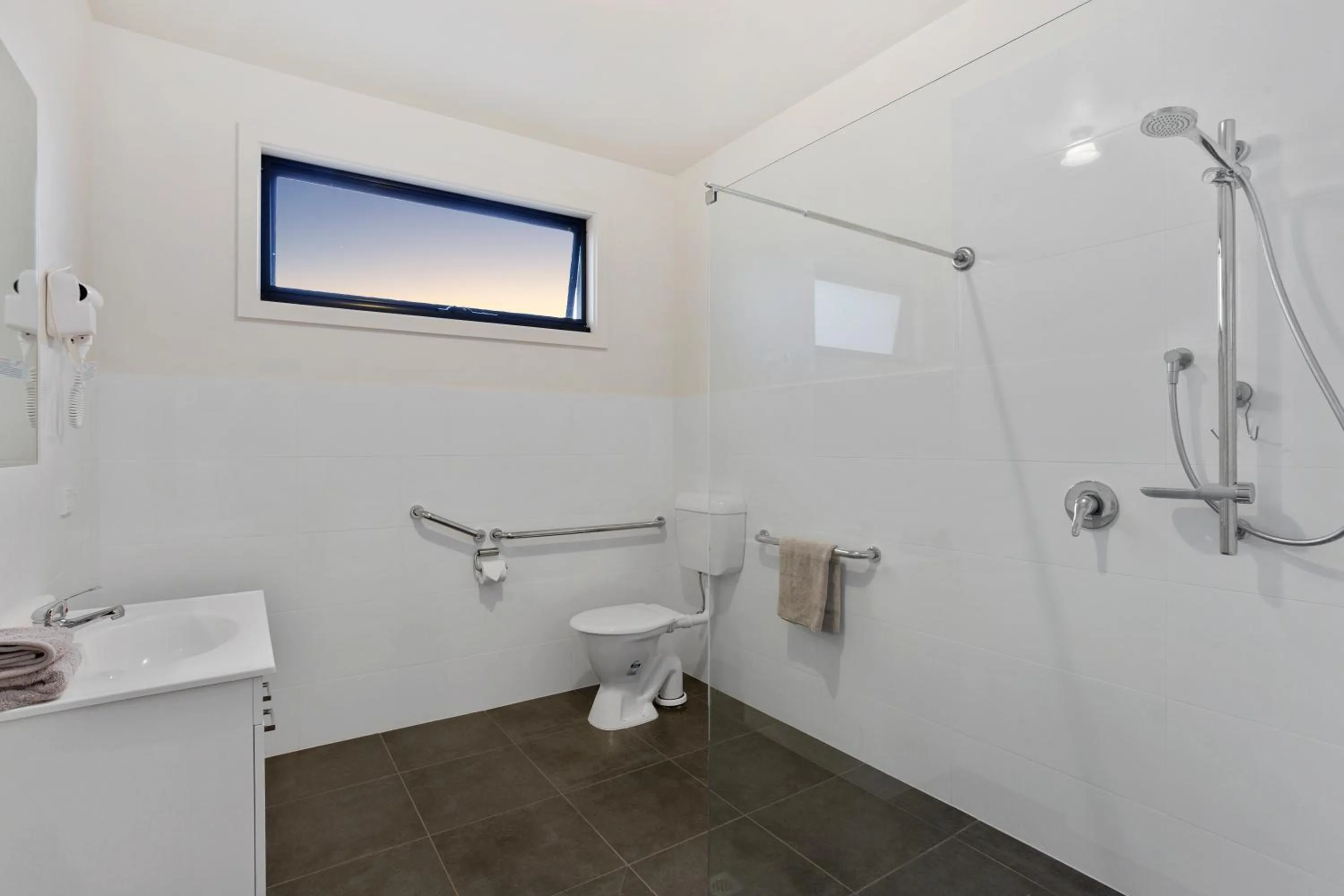 Shower in A1 Motels and Apartments Port Fairy