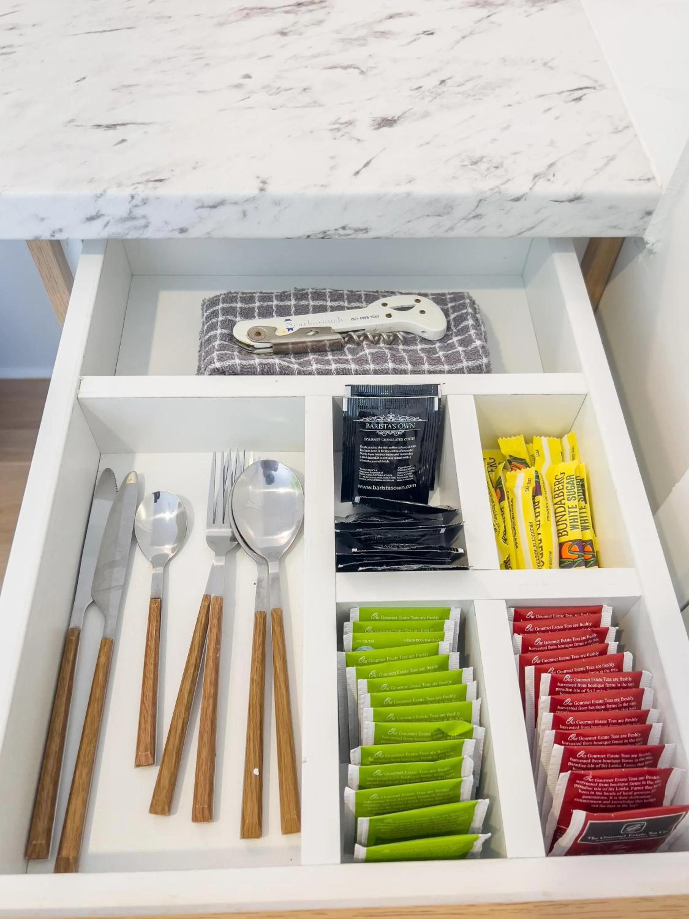 Coffee/tea facilities in A1 Motels and Apartments Port Fairy