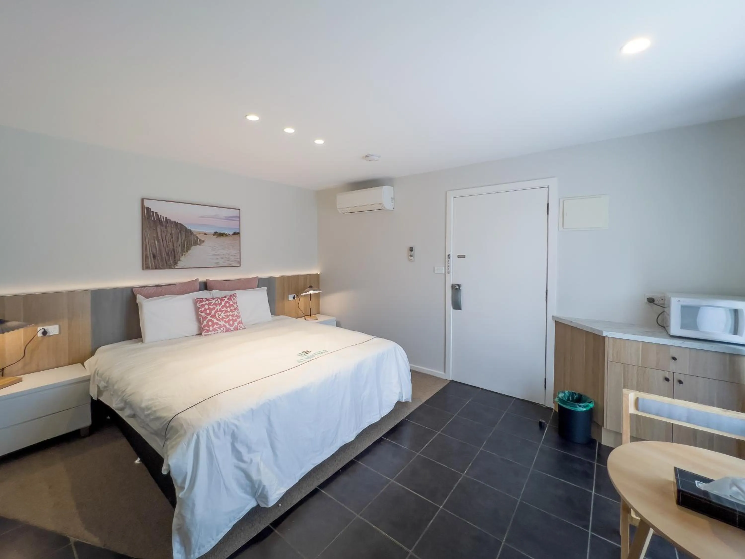 Bedroom, Bed in A1 Motels and Apartments Port Fairy