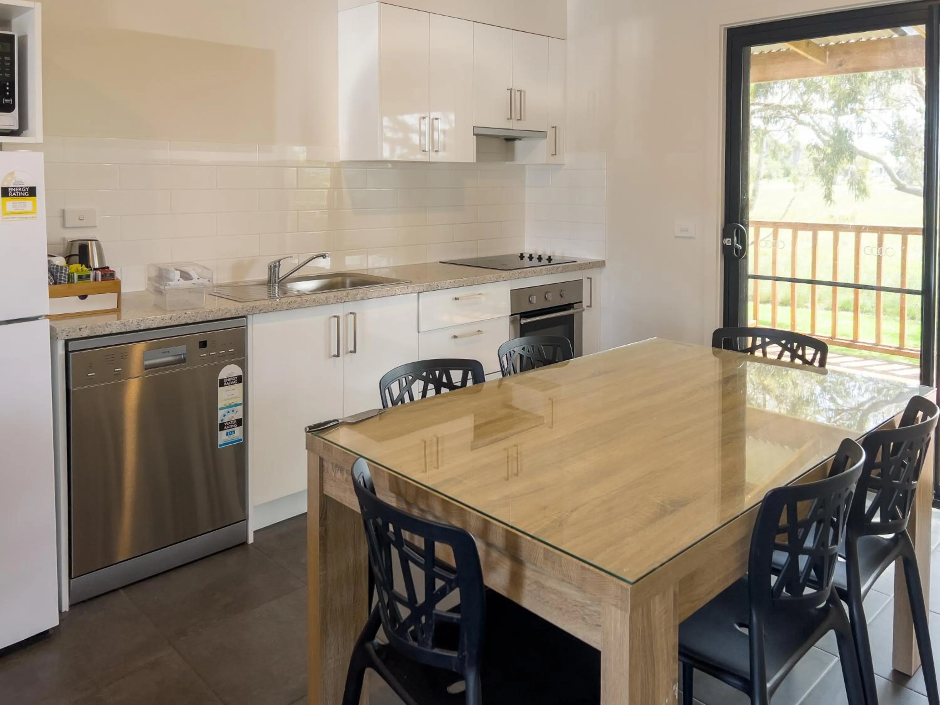 Kitchen or kitchenette in A1 Motels and Apartments Port Fairy