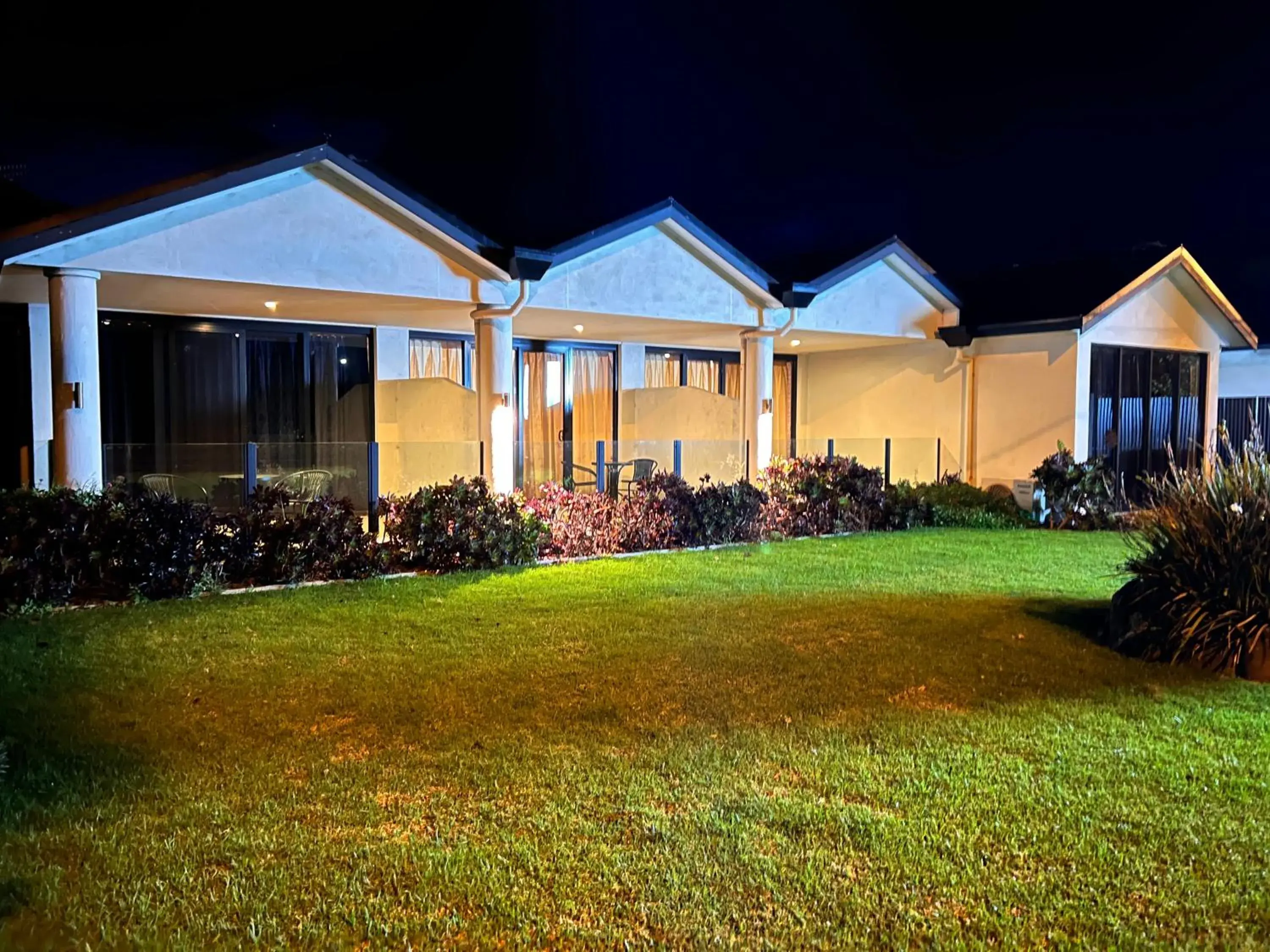 Property building in A1 Motels and Apartments Port Fairy Property building in A1 Motels and Apartments Port Fairy
