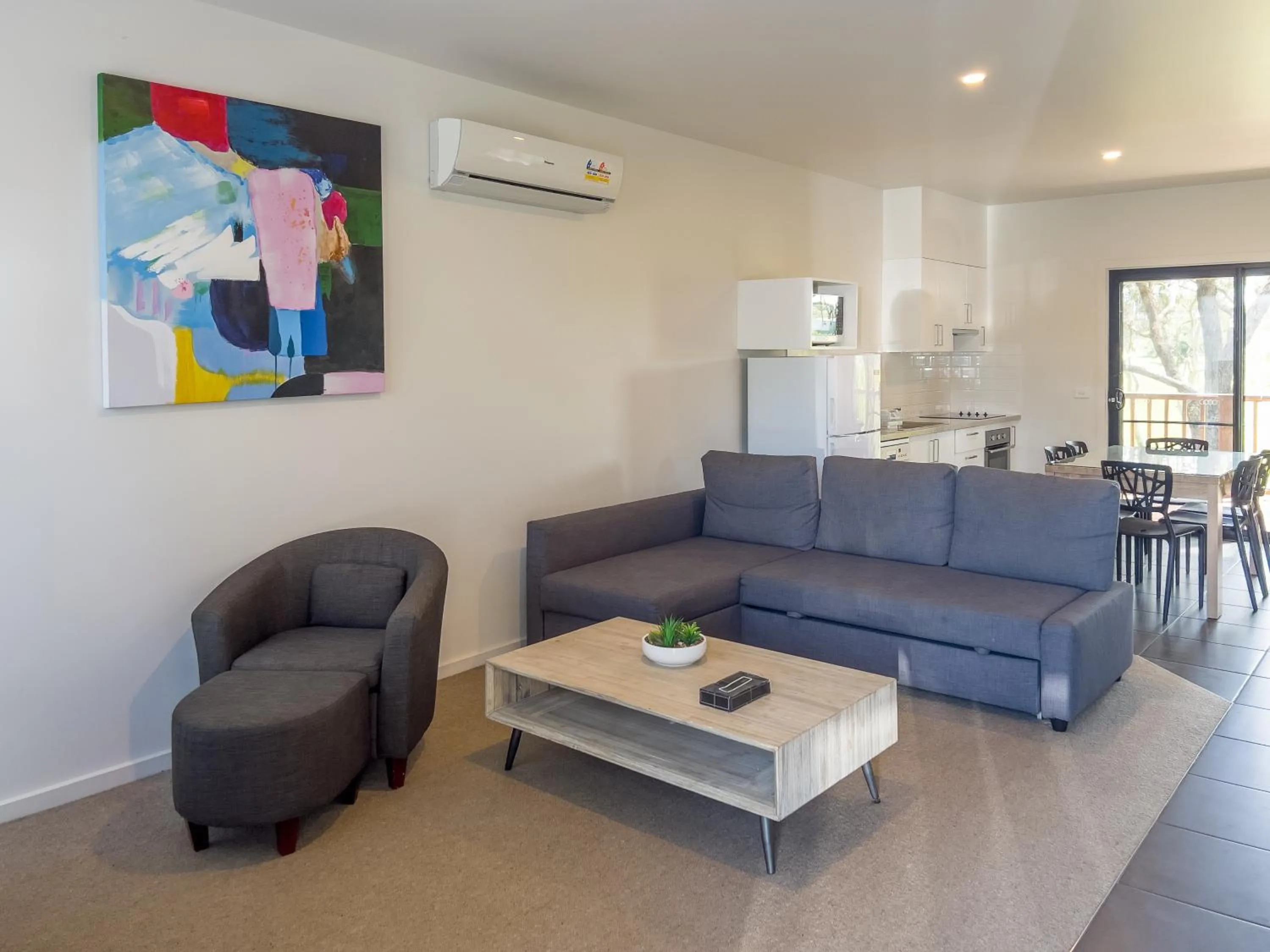 Seating area in A1 Motels and Apartments Port Fairy