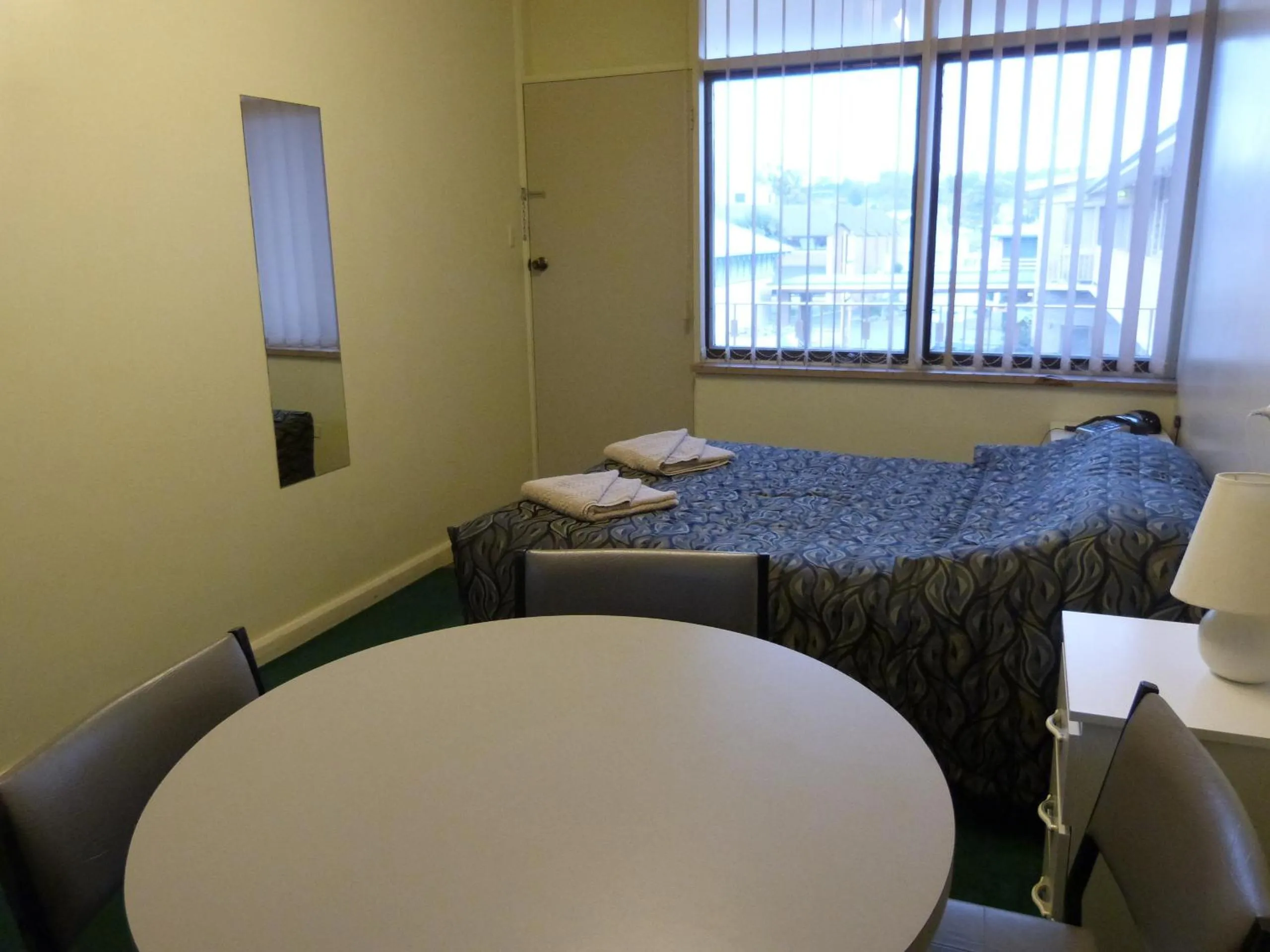 Bedroom, Bed in Grand Central Motel