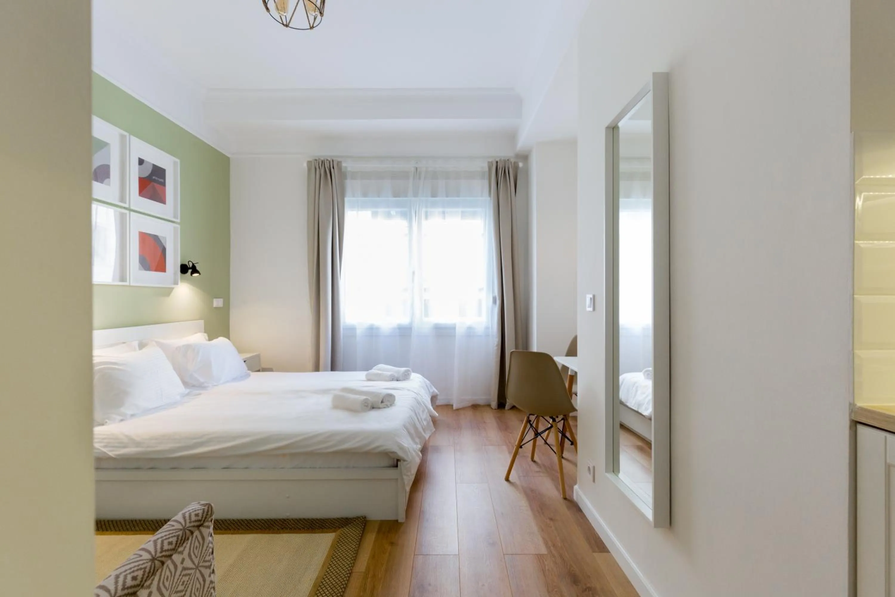 Photo of the whole room, Bed in Dinostratus House