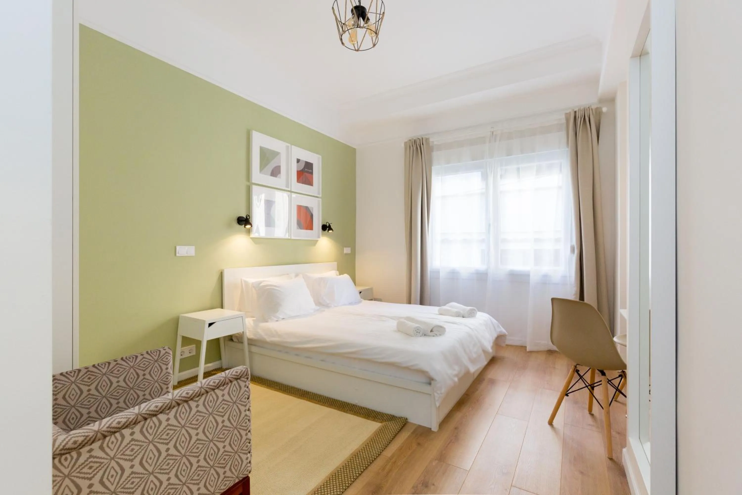 Photo of the whole room, Bed in Dinostratus House