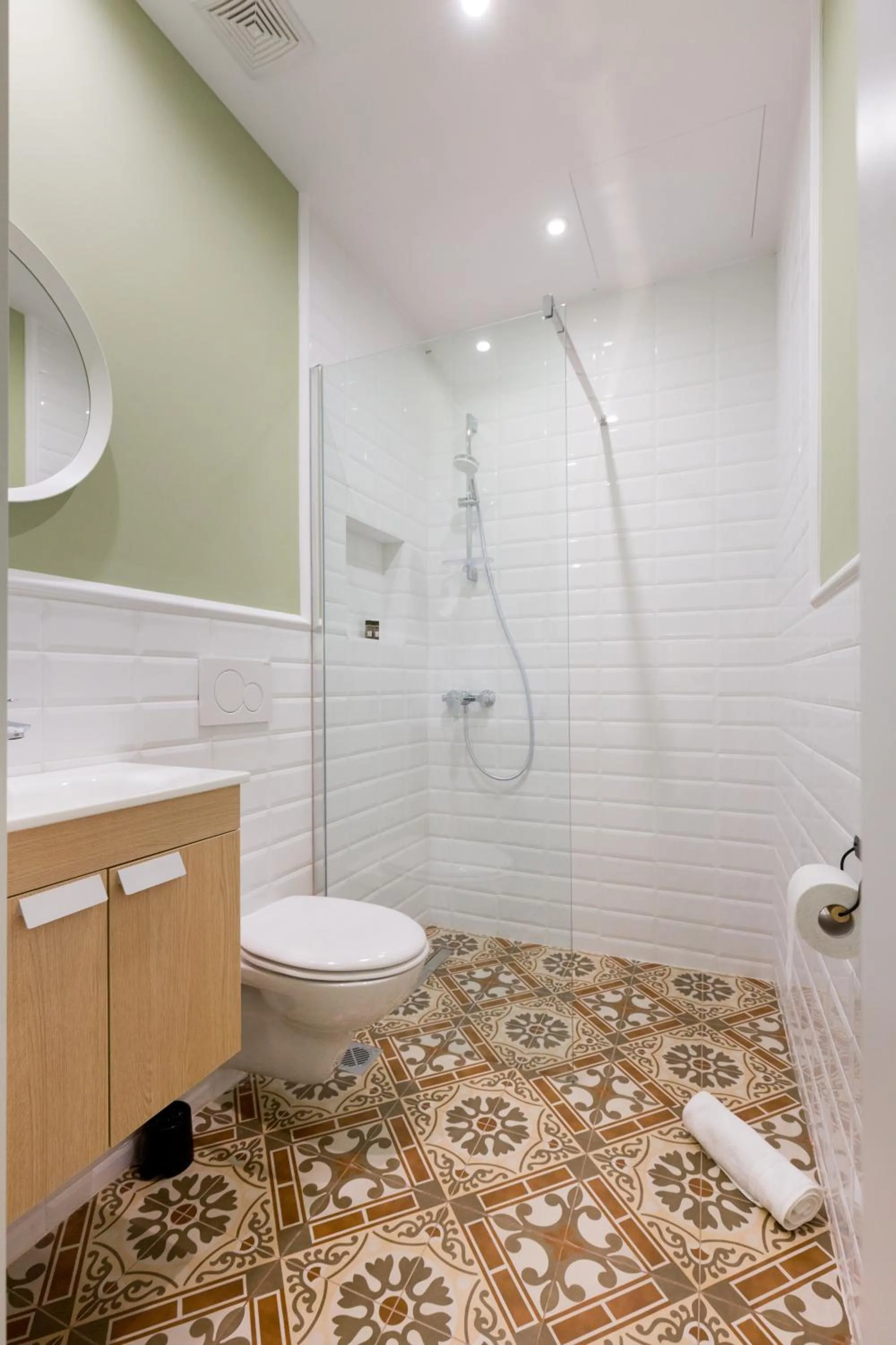 Shower in Dinostratus House