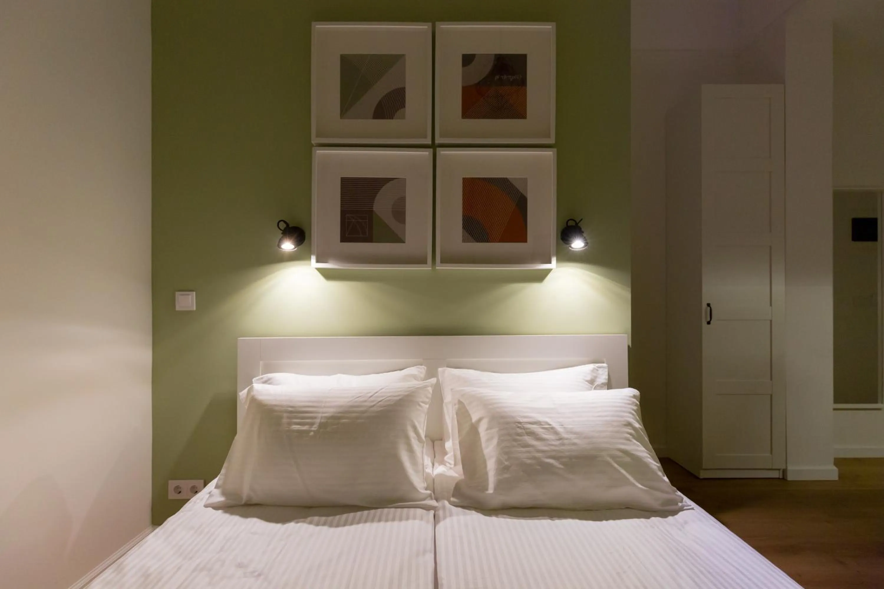 Bed in Dinostratus House