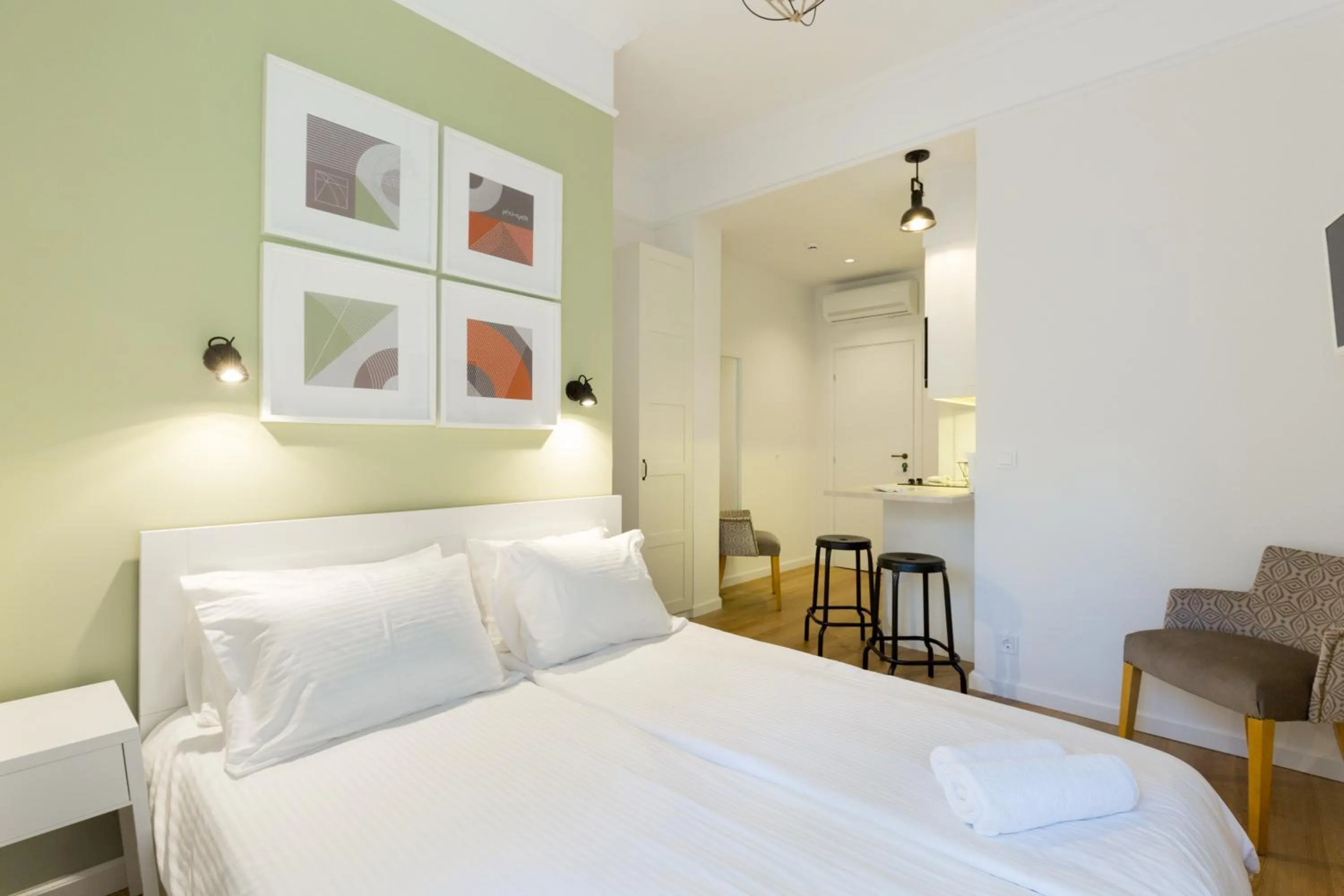 Photo of the whole room, Bed in Dinostratus House