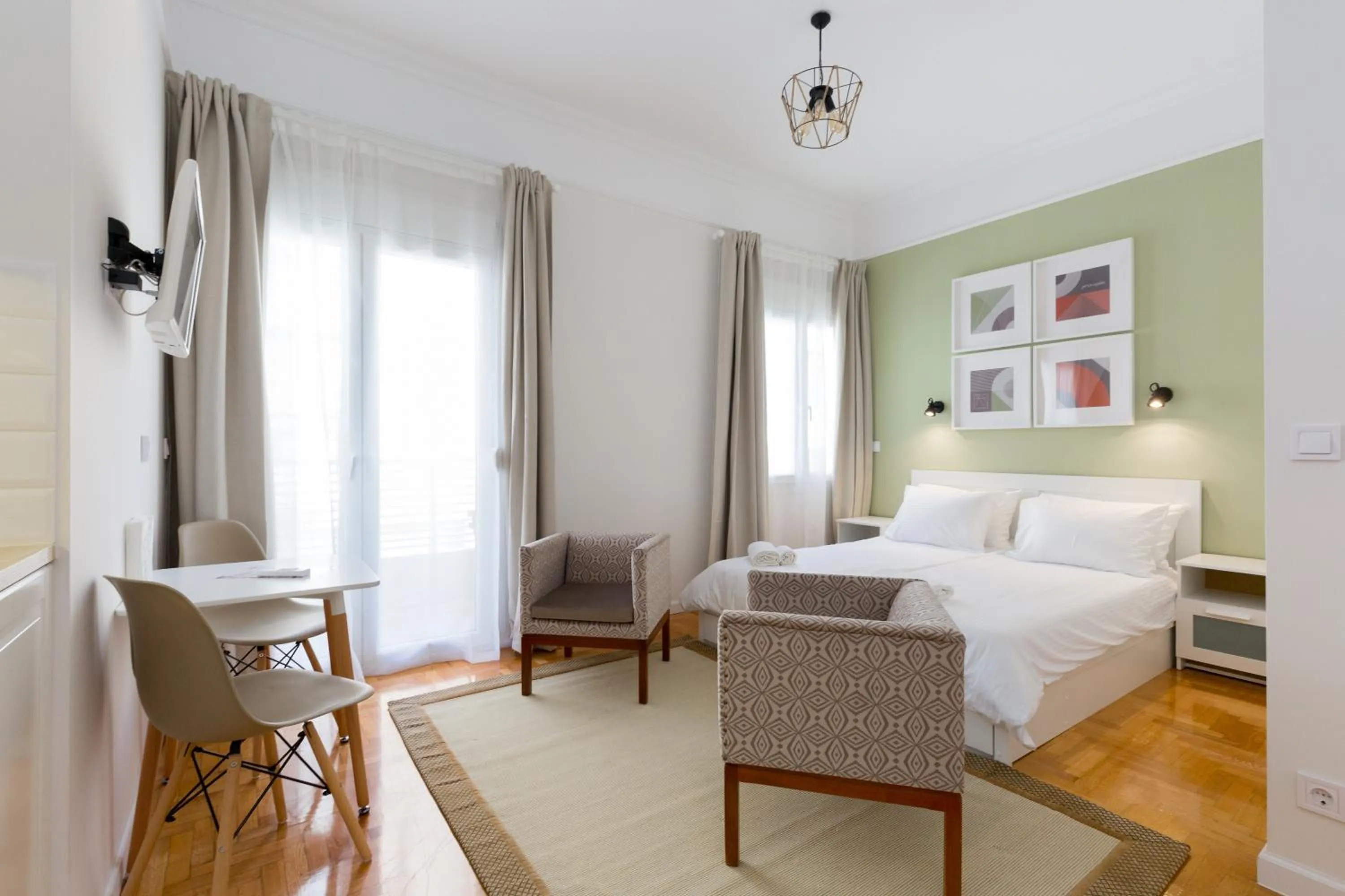 Photo of the whole room, Bed in Dinostratus House