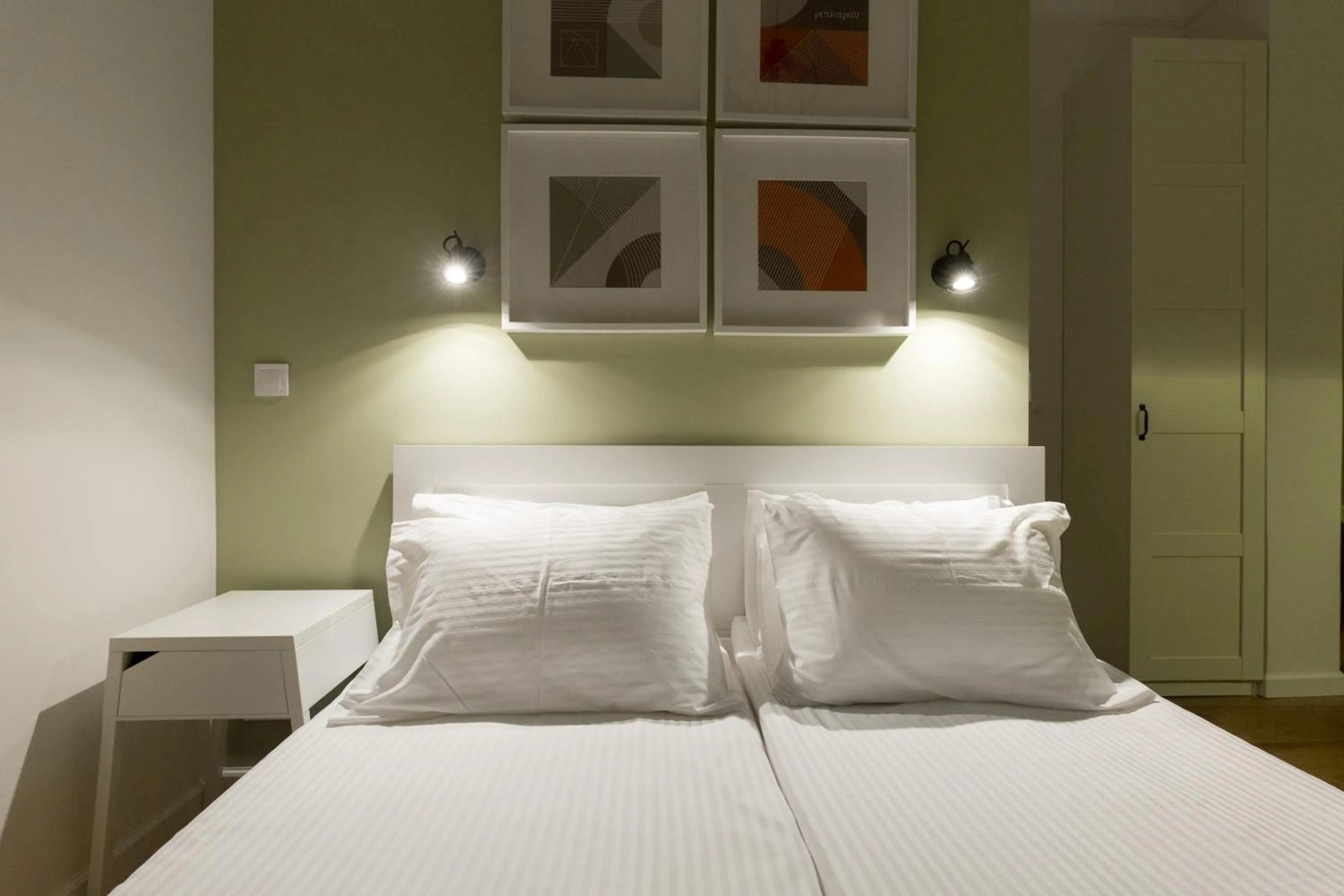 Bed in Dinostratus House