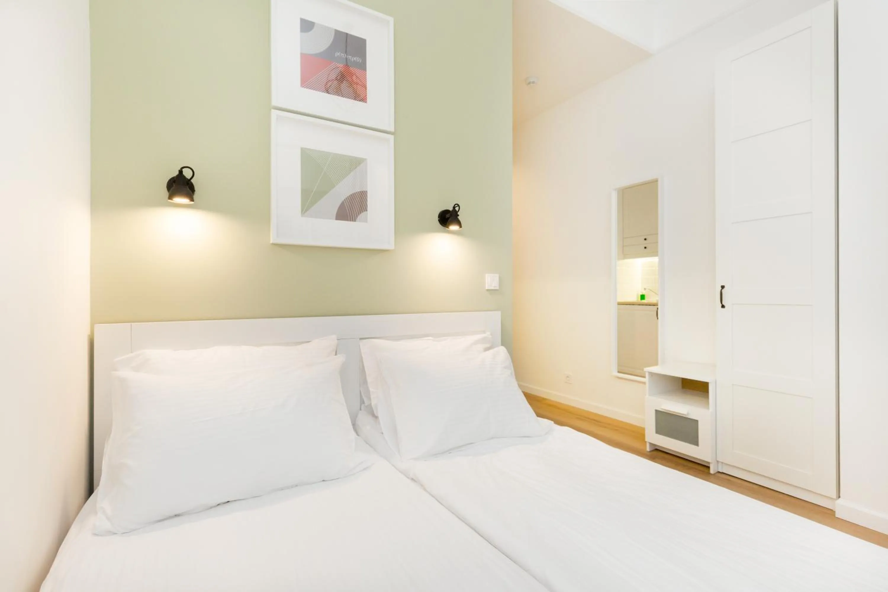 Photo of the whole room, Bed in Dinostratus House