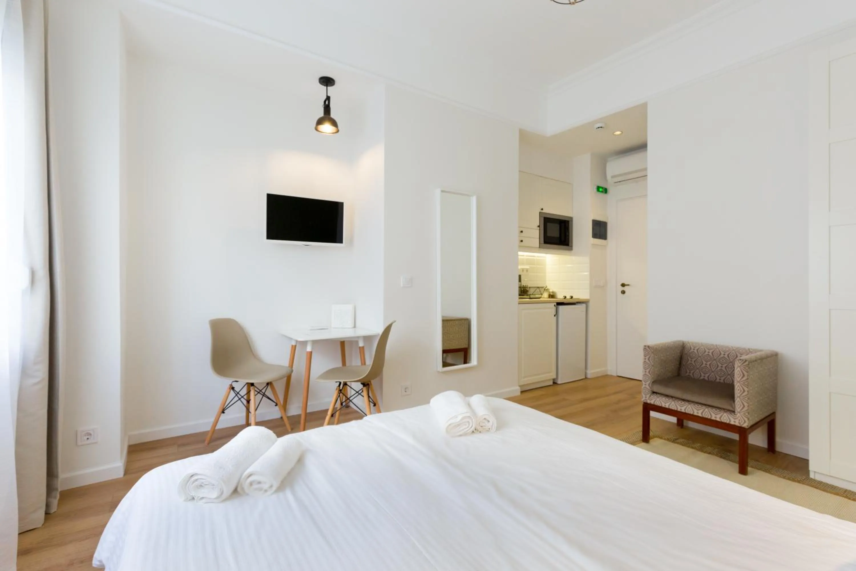 Photo of the whole room, Bed in Dinostratus House