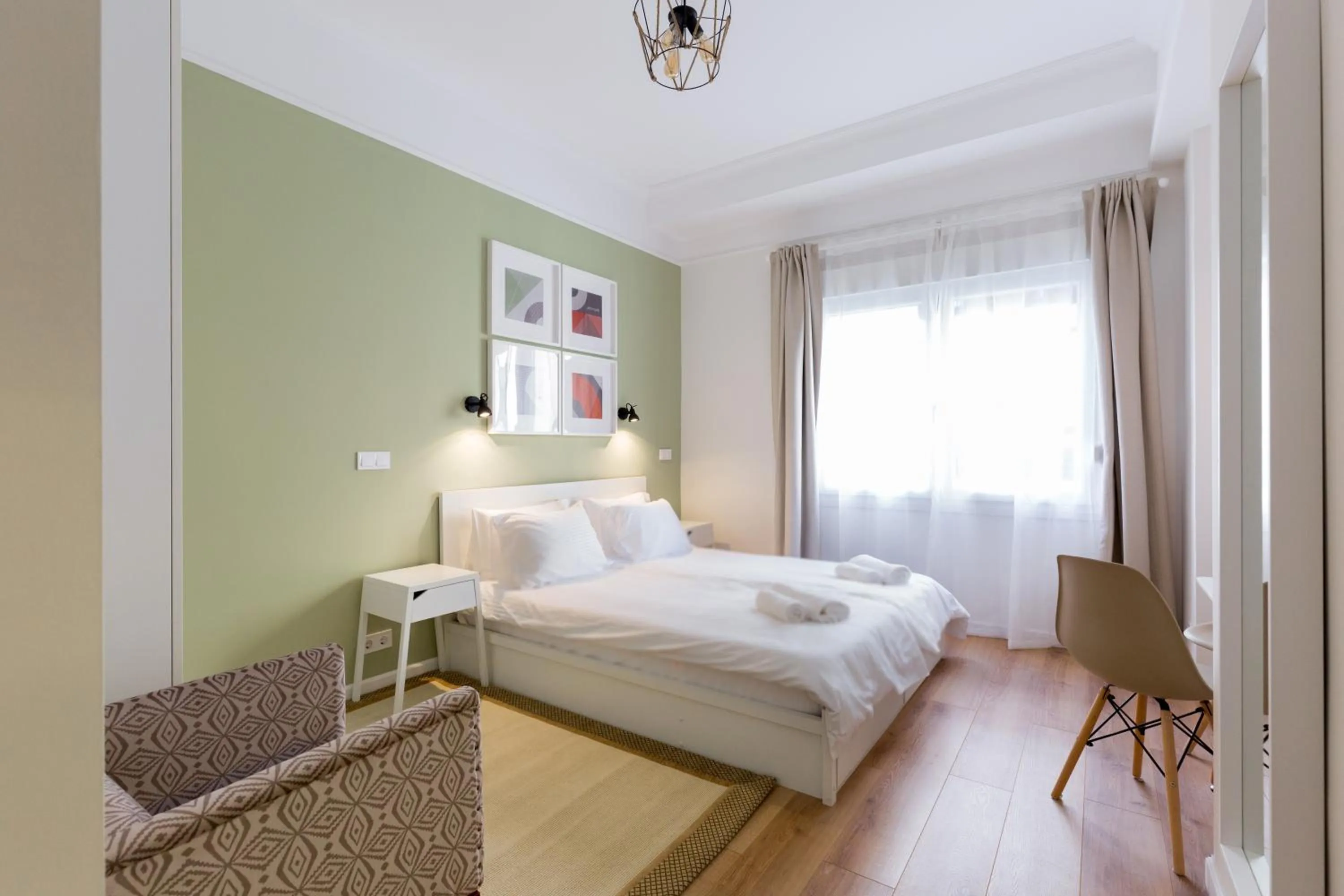 Photo of the whole room, Bed in Dinostratus House