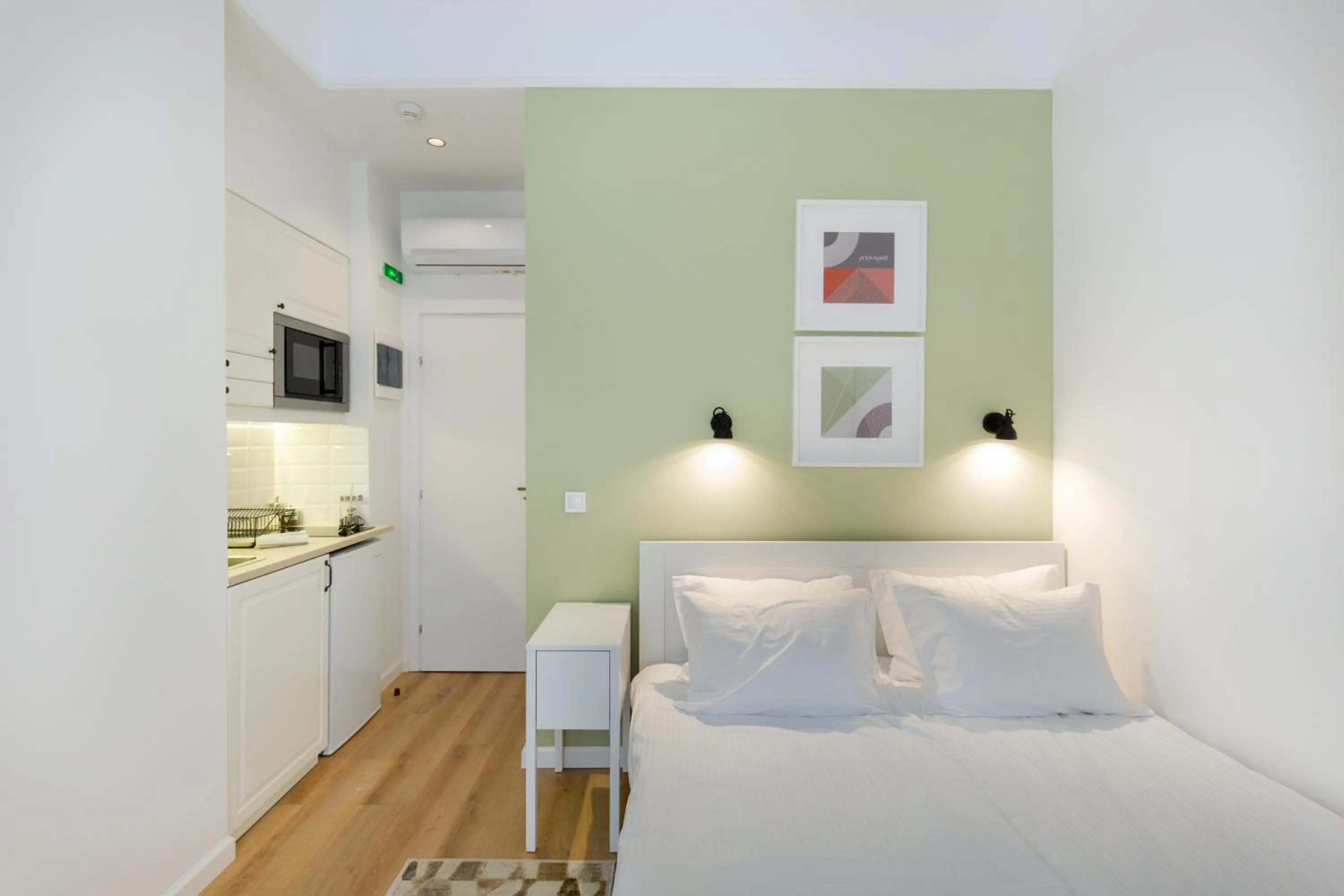 Photo of the whole room, Bed in Dinostratus House