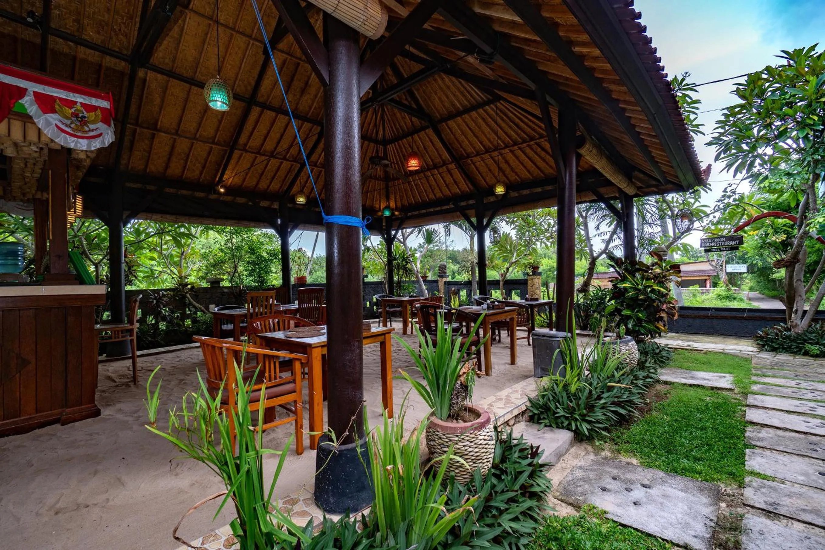 Restaurant/places to eat in Sedok Jineng Villa Lembongan