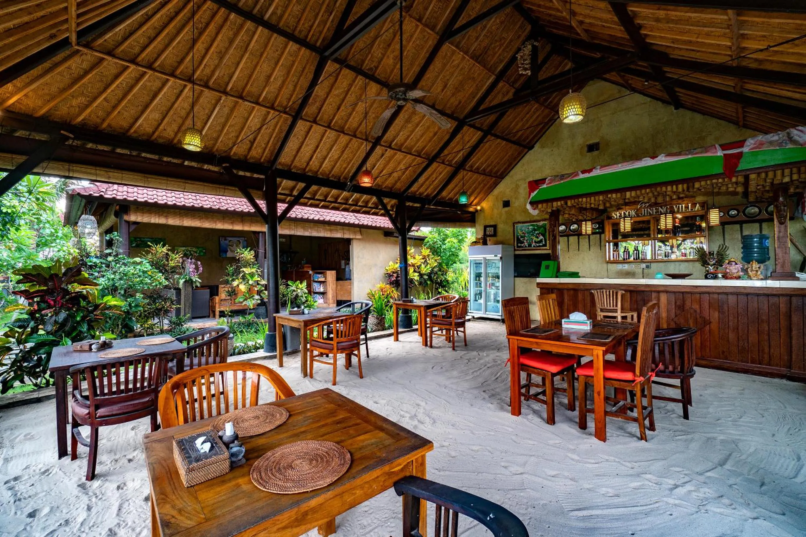 Restaurant/places to eat in Sedok Jineng Villa Lembongan