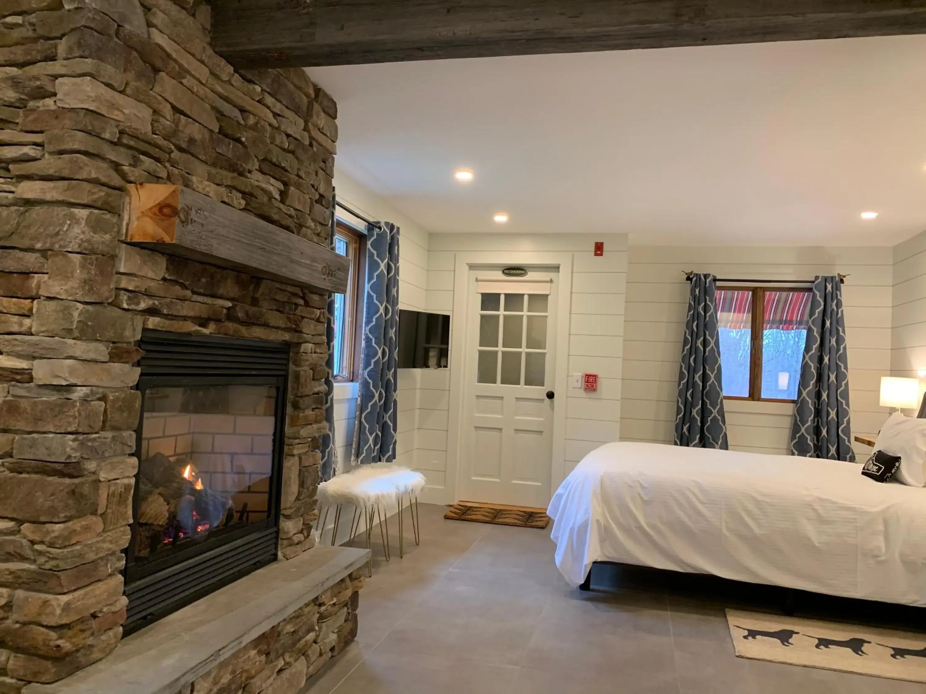 Deluxe Queen Suite in The Barnstead Inn Deluxe Queen Suite in The Barnstead Inn