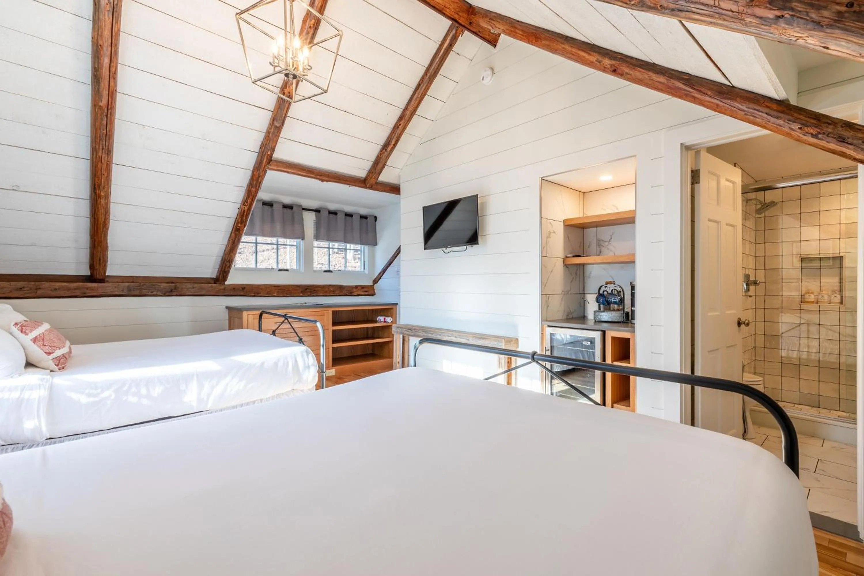 Photo of the whole room, Bed in The Barnstead Inn