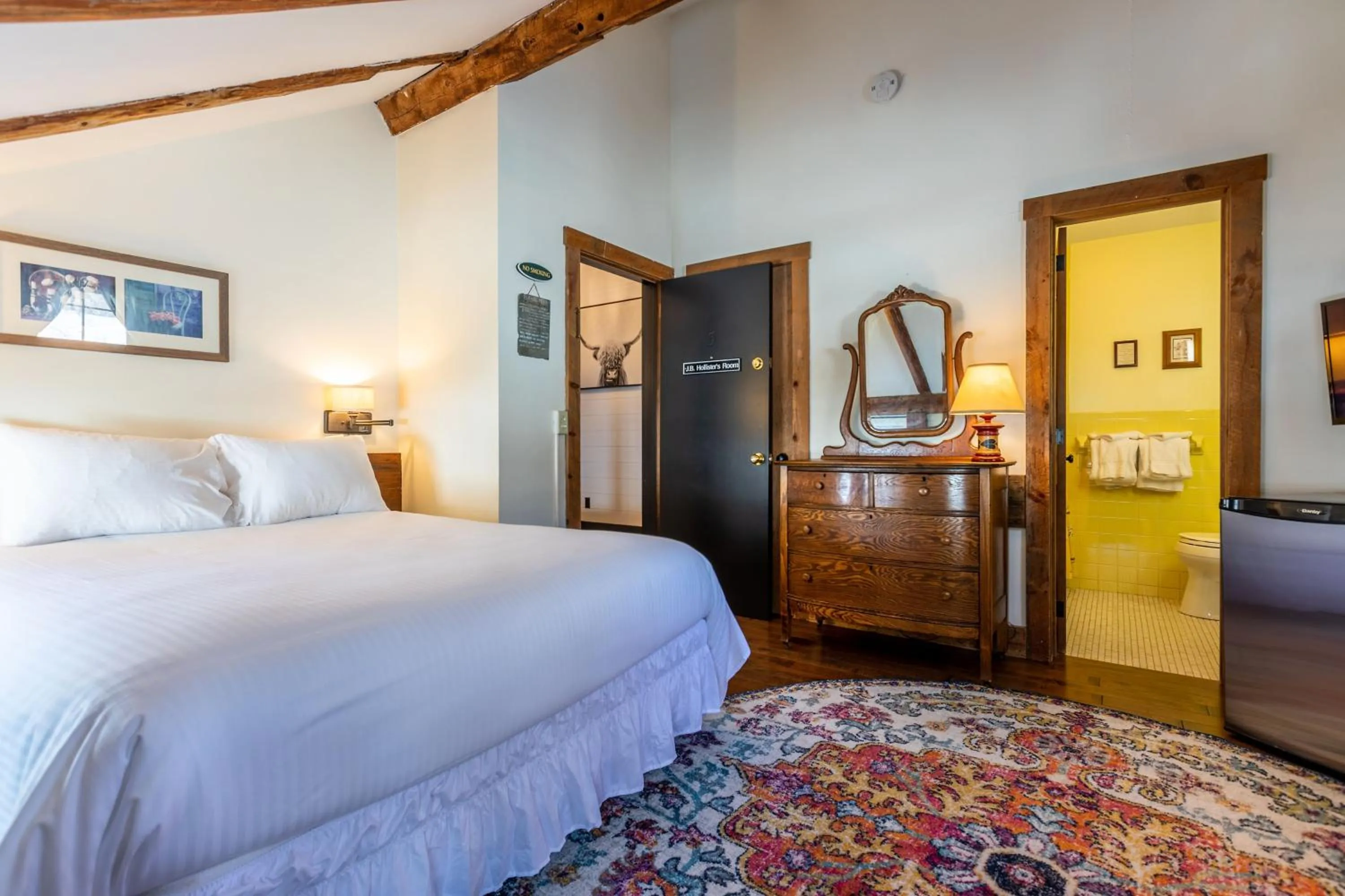 Photo of the whole room, Bed in The Barnstead Inn