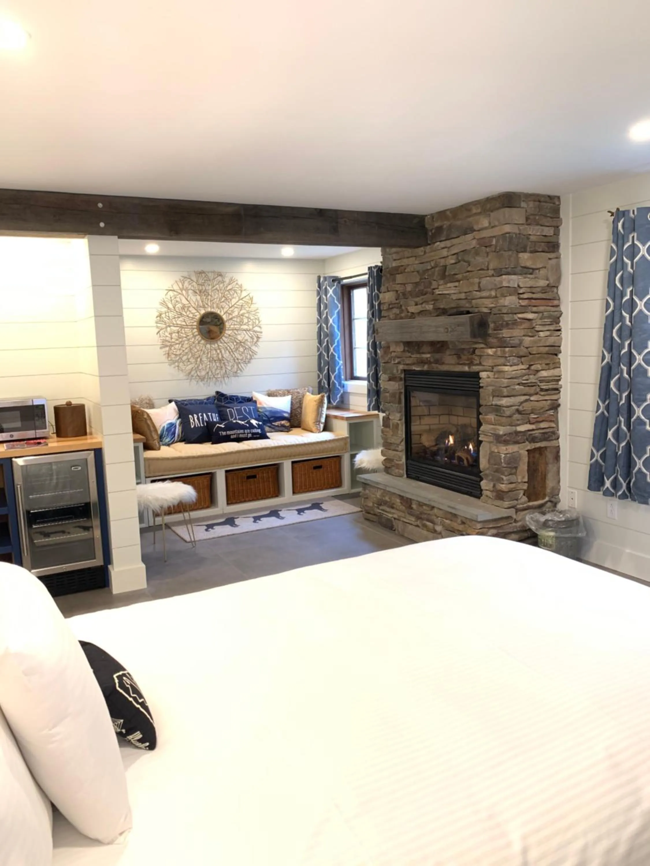 Photo of the whole room, Bed in The Barnstead Inn