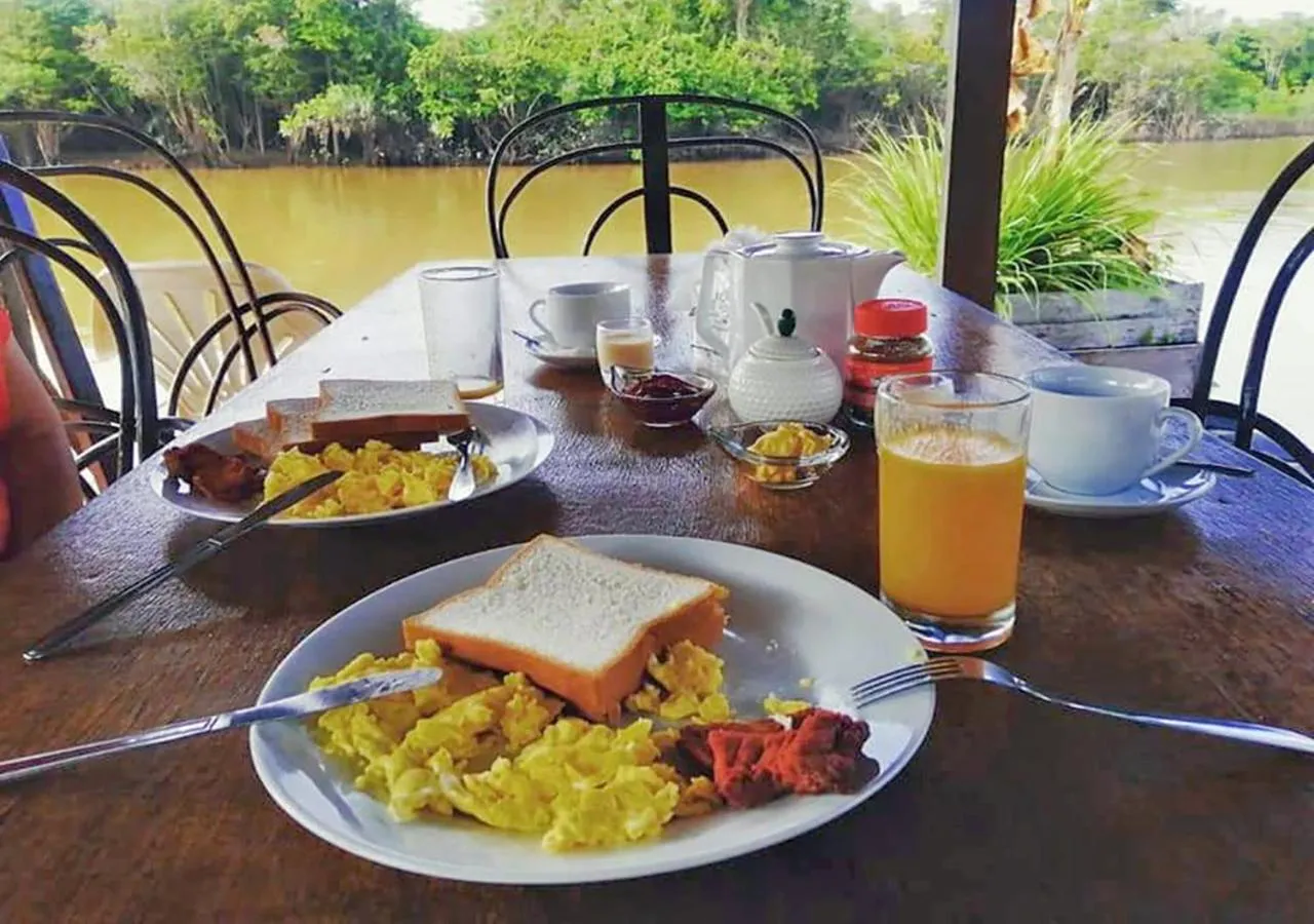 Food and drinks in Amazon Oasis Floating Lodge