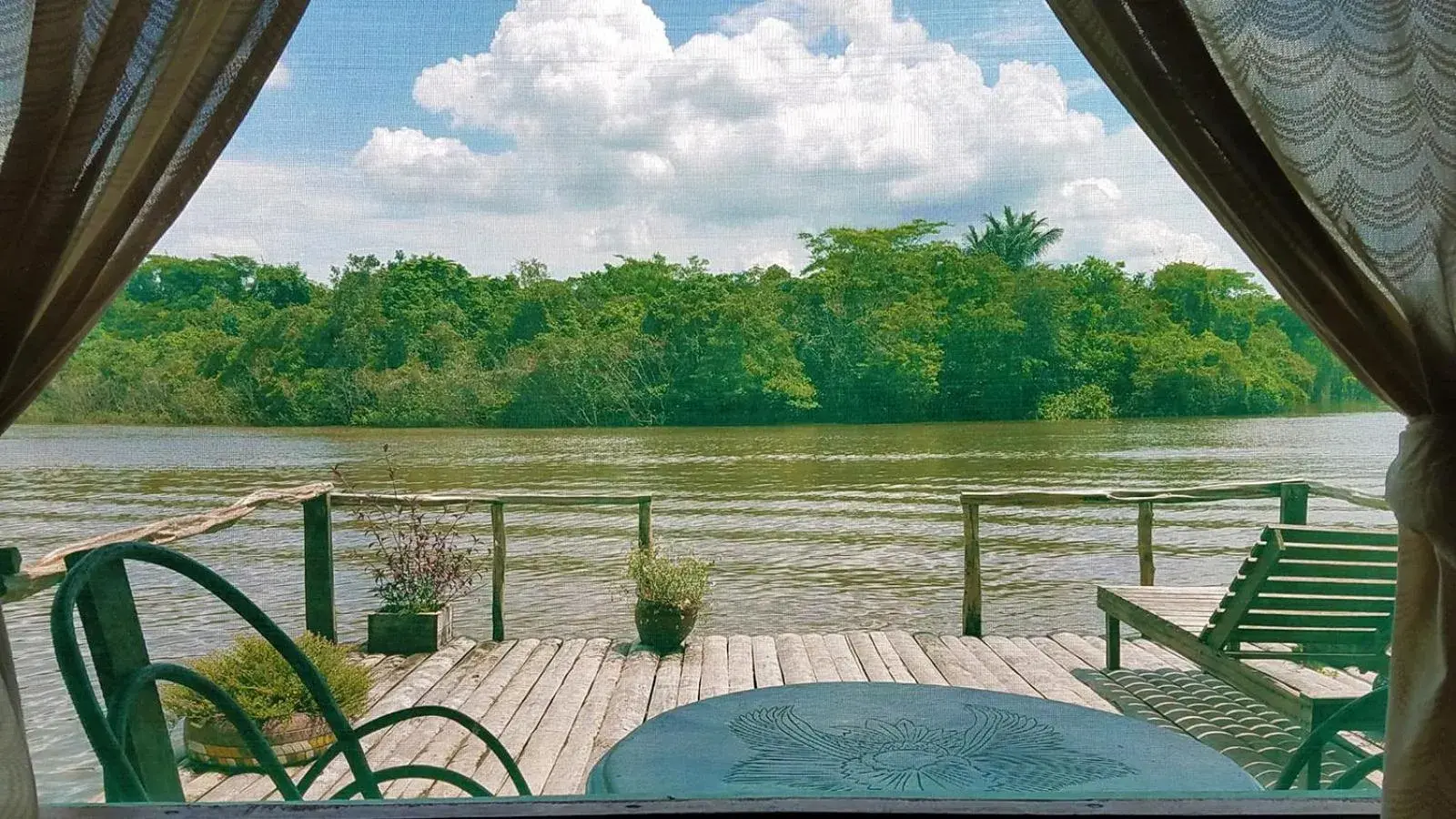 Bungalow - Water Front in Amazon Oasis Floating Lodge Bungalow - Water Front in Amazon Oasis Floating Lodge