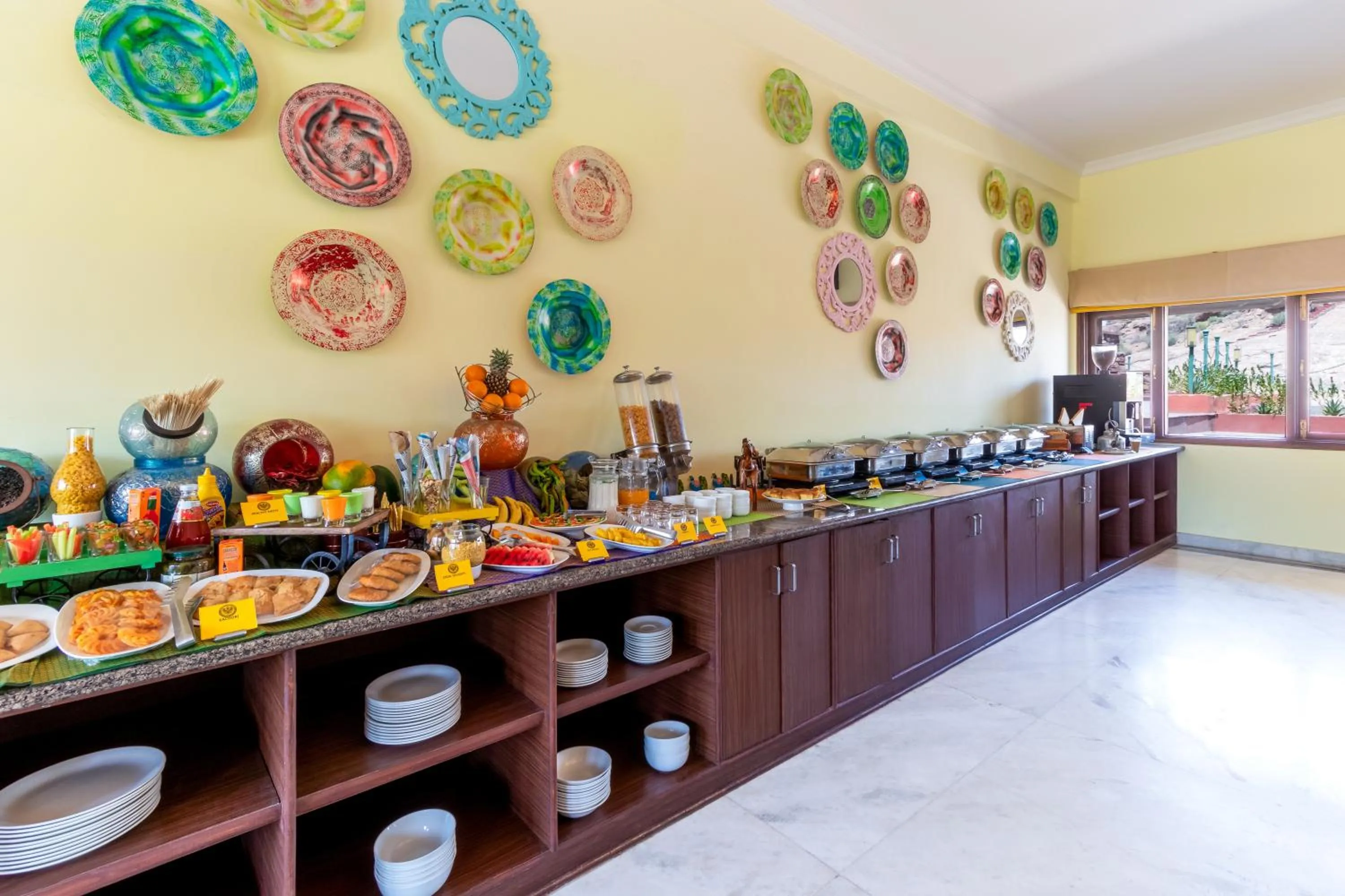 Breakfast in Bijolai Palace - A Inde Hotel , Jodhpur