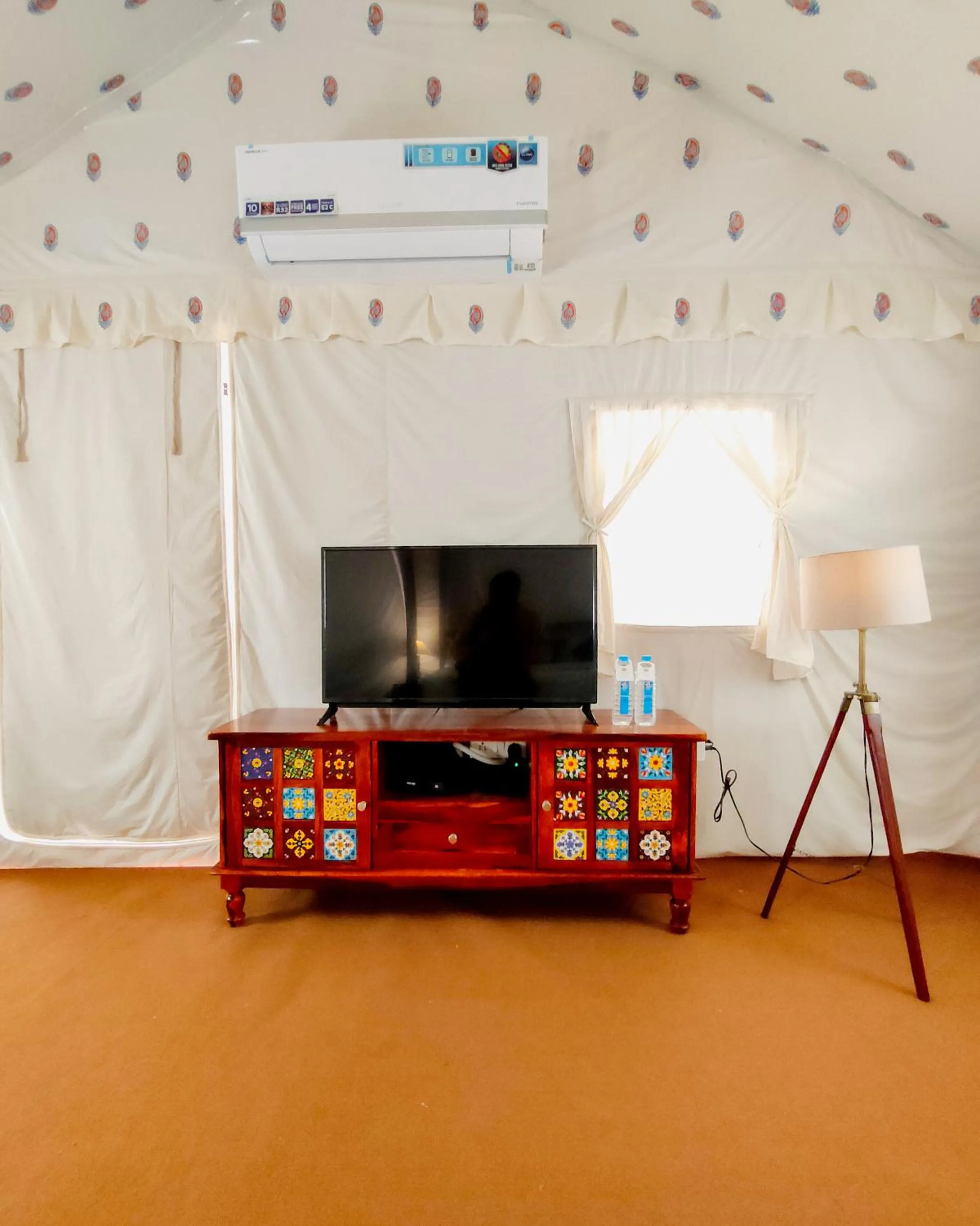 TV and multimedia in Bijolai Palace - A Inde Hotel , Jodhpur