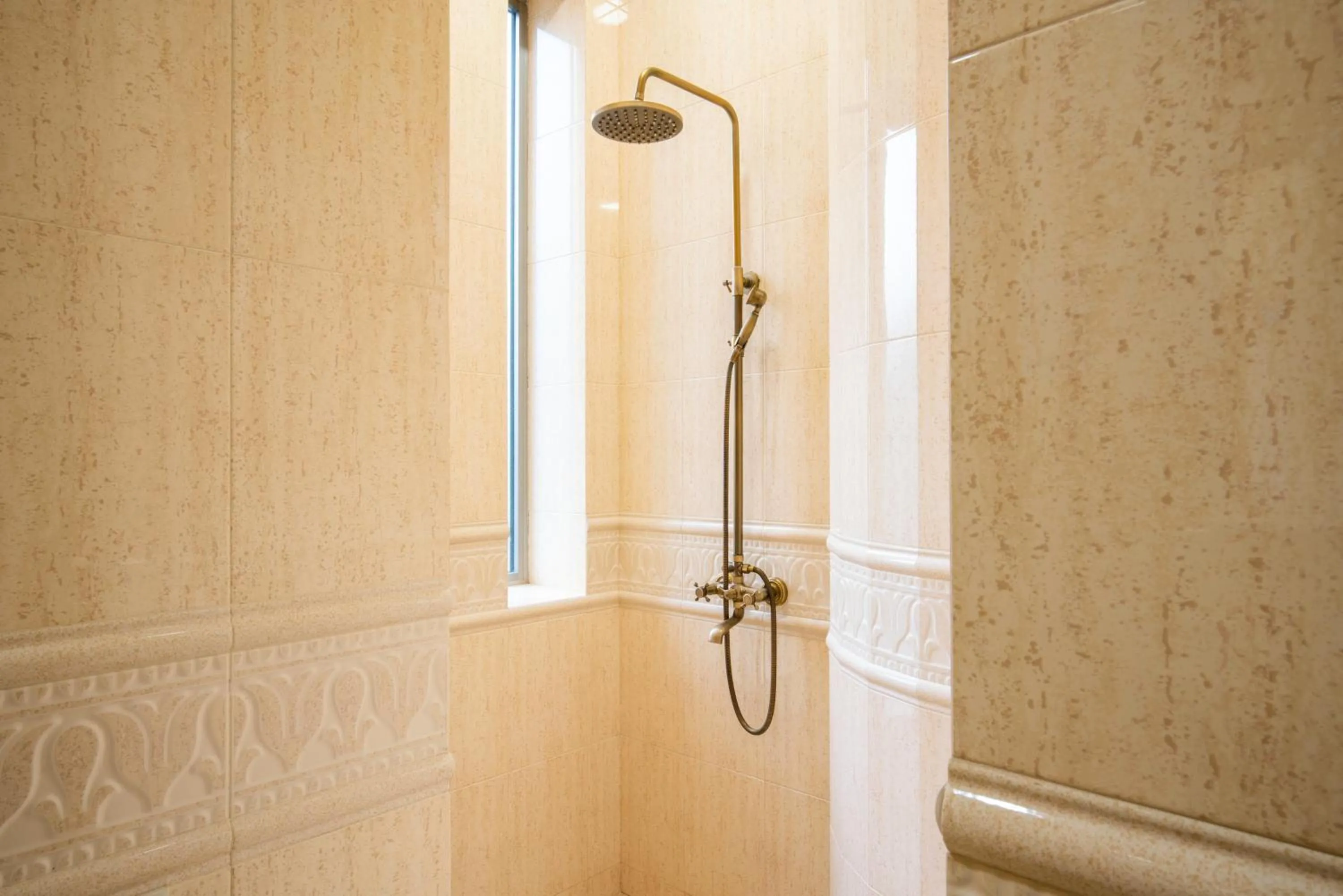 Shower in Hotel Flower