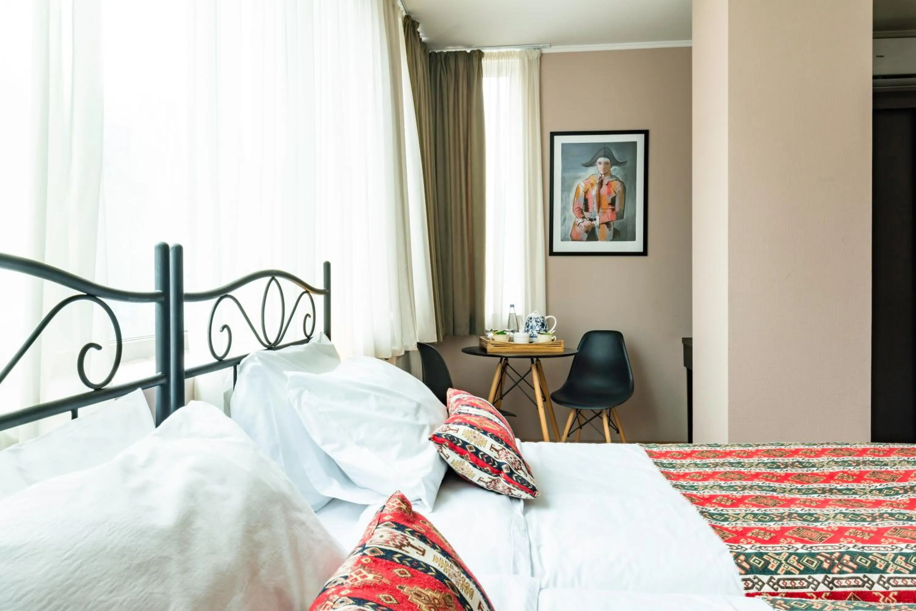 Bedroom, Bed in Hotel Flower