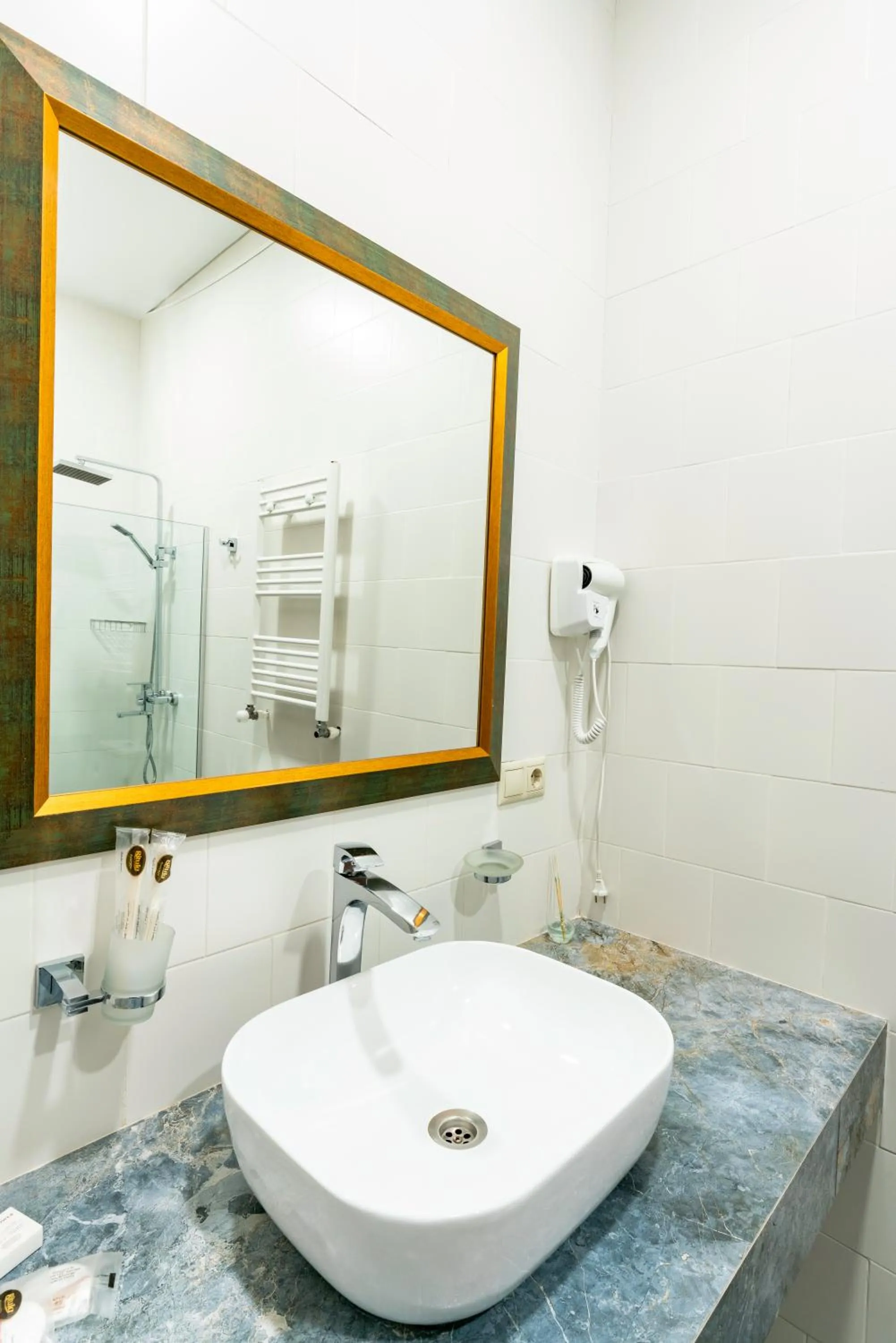 Bathroom in Hotel Flower