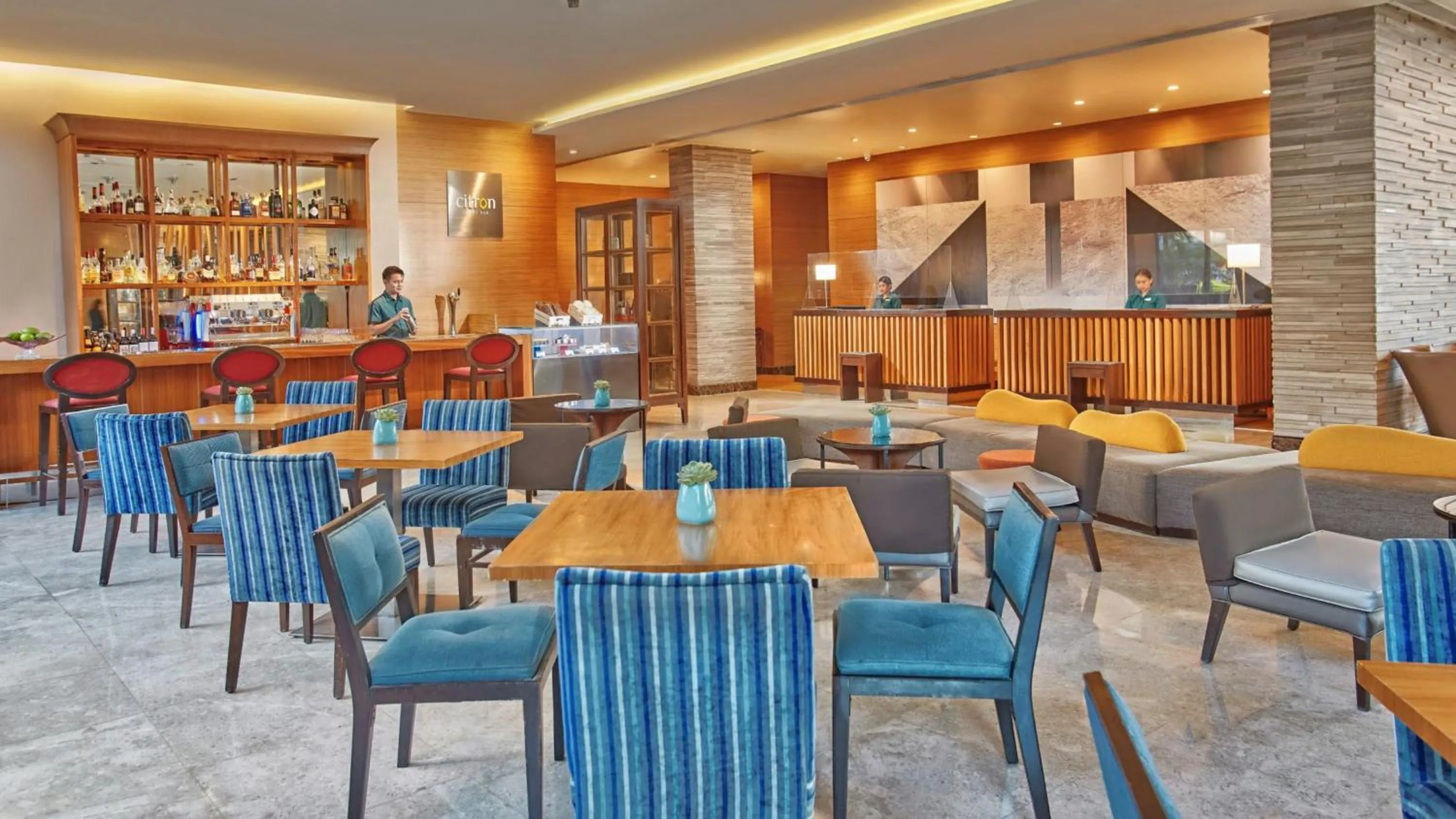 Restaurant/places to eat in Holiday Inn & Suites Makati by IHG