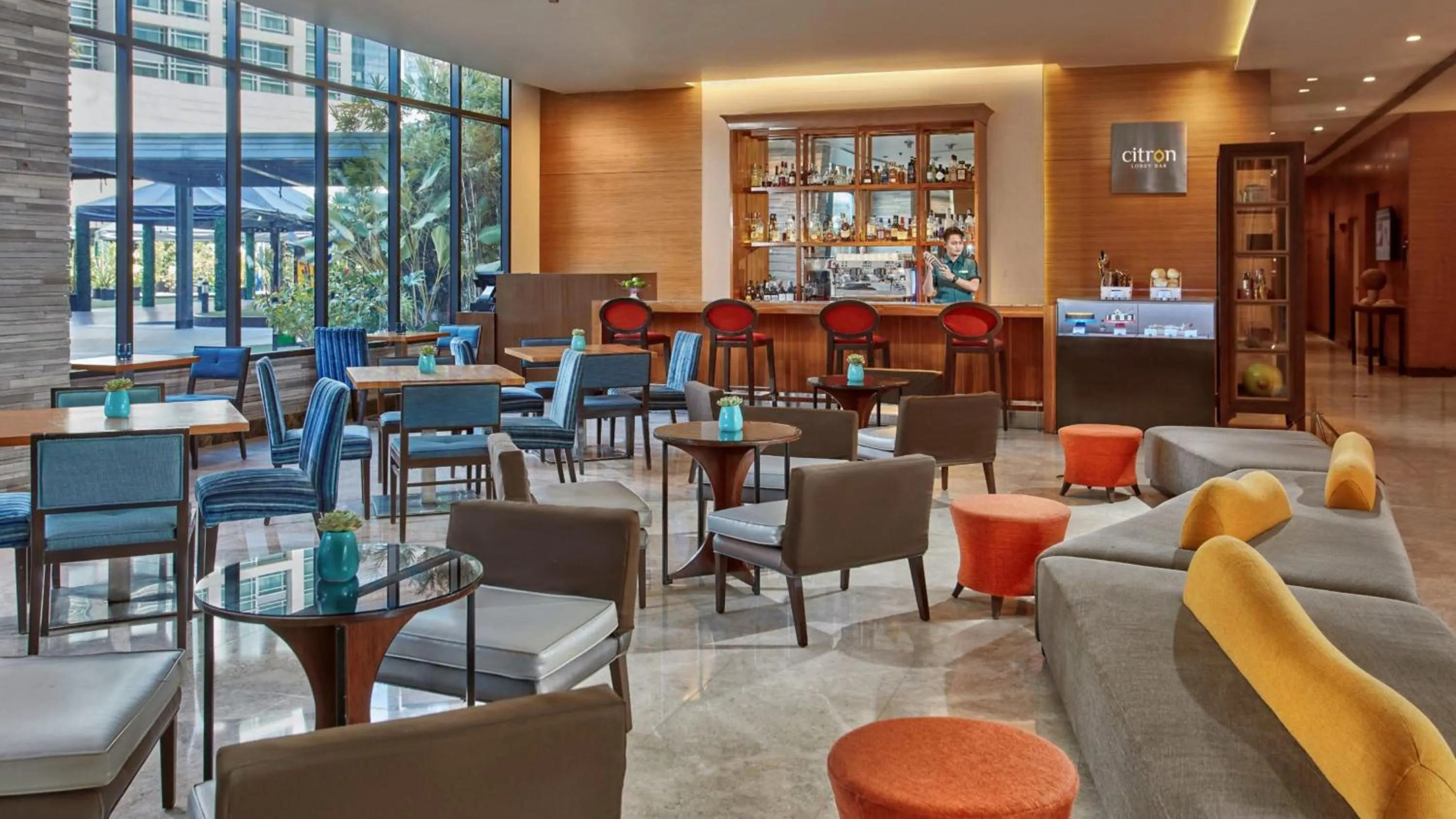 Restaurant/places to eat in Holiday Inn & Suites Makati by IHG