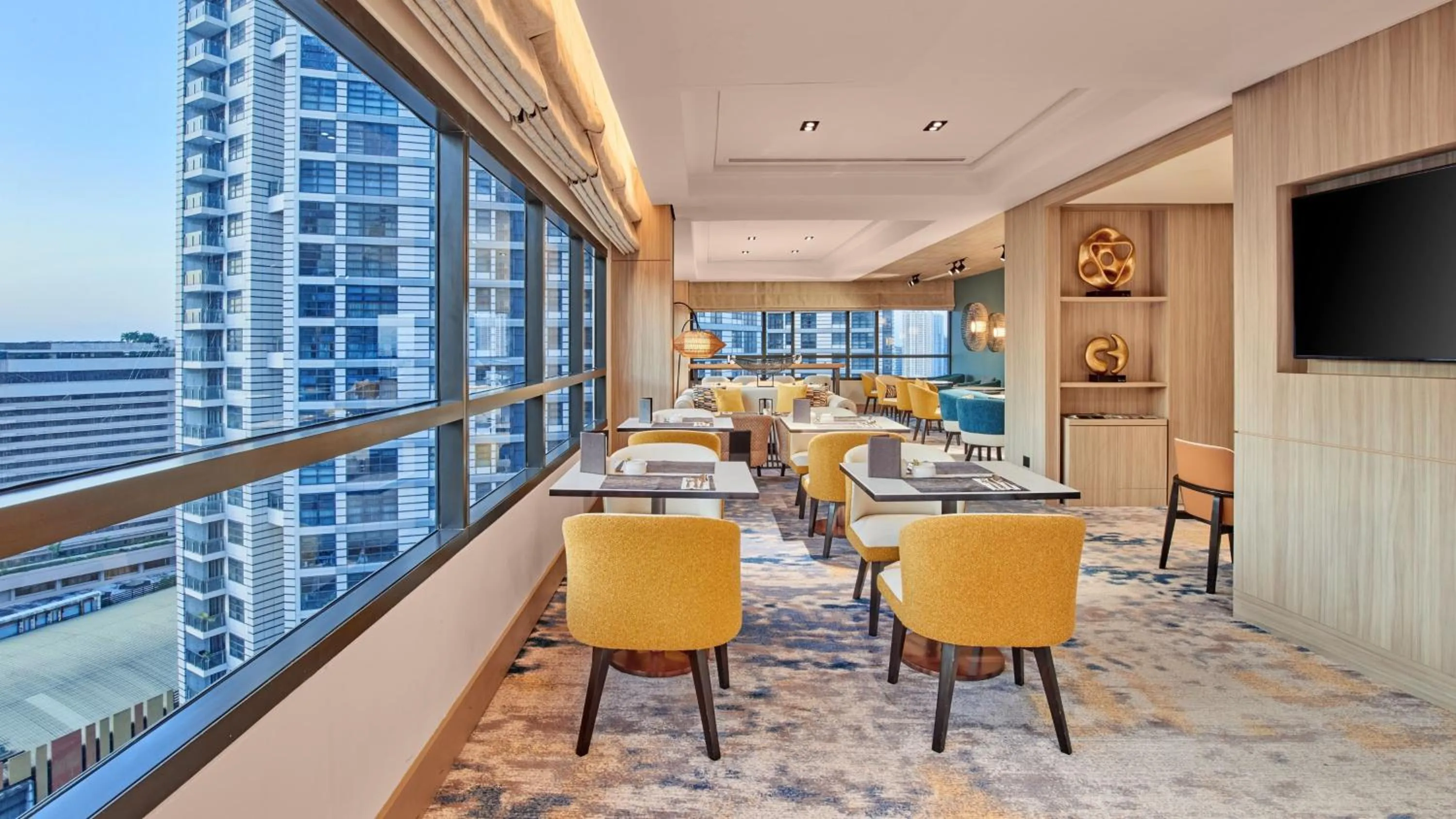 Photo of the whole room in Holiday Inn & Suites Makati by IHG