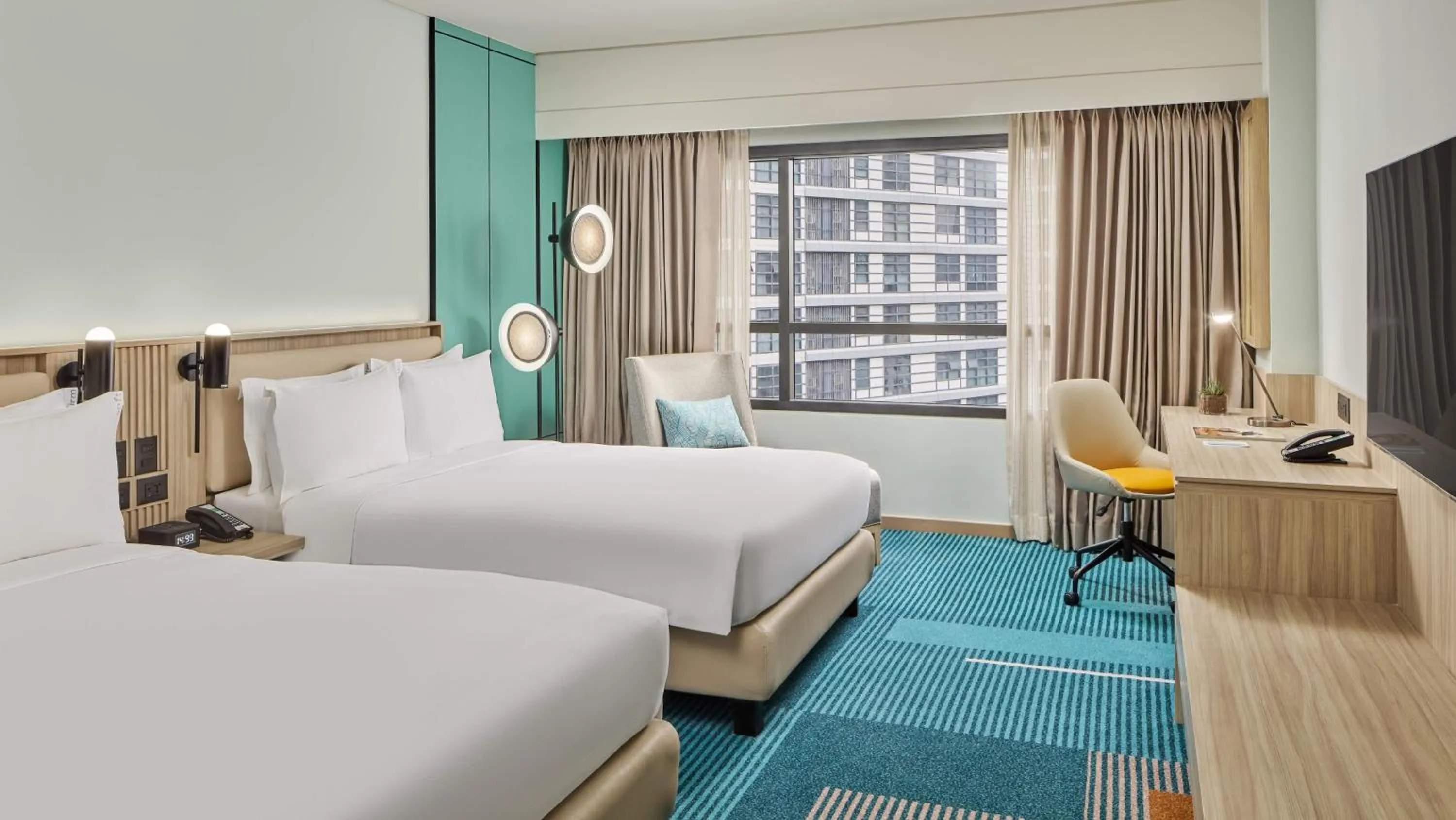 Photo of the whole room, Bed in Holiday Inn & Suites Makati by IHG