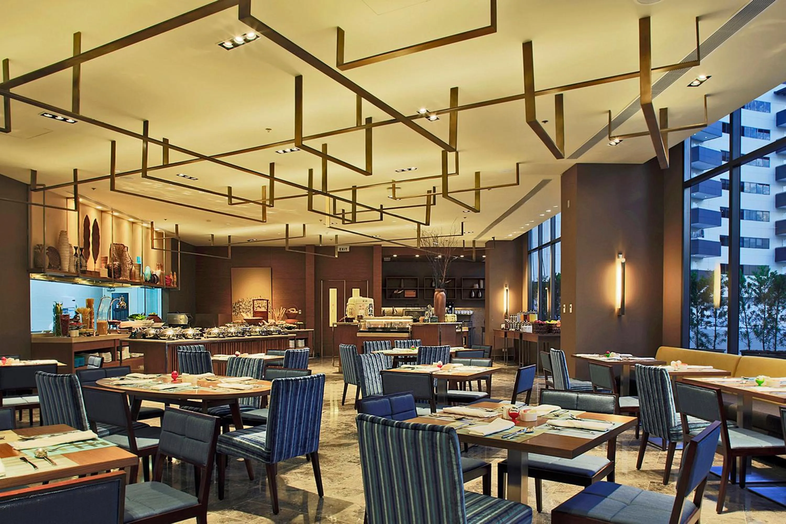 Restaurant/places to eat in Holiday Inn & Suites Makati by IHG
