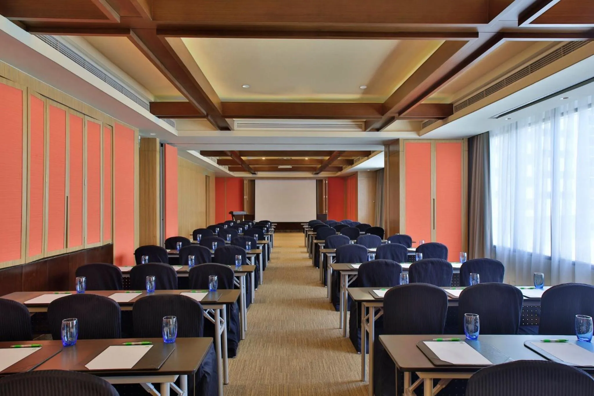 Meeting/conference room in Holiday Inn & Suites Makati by IHG