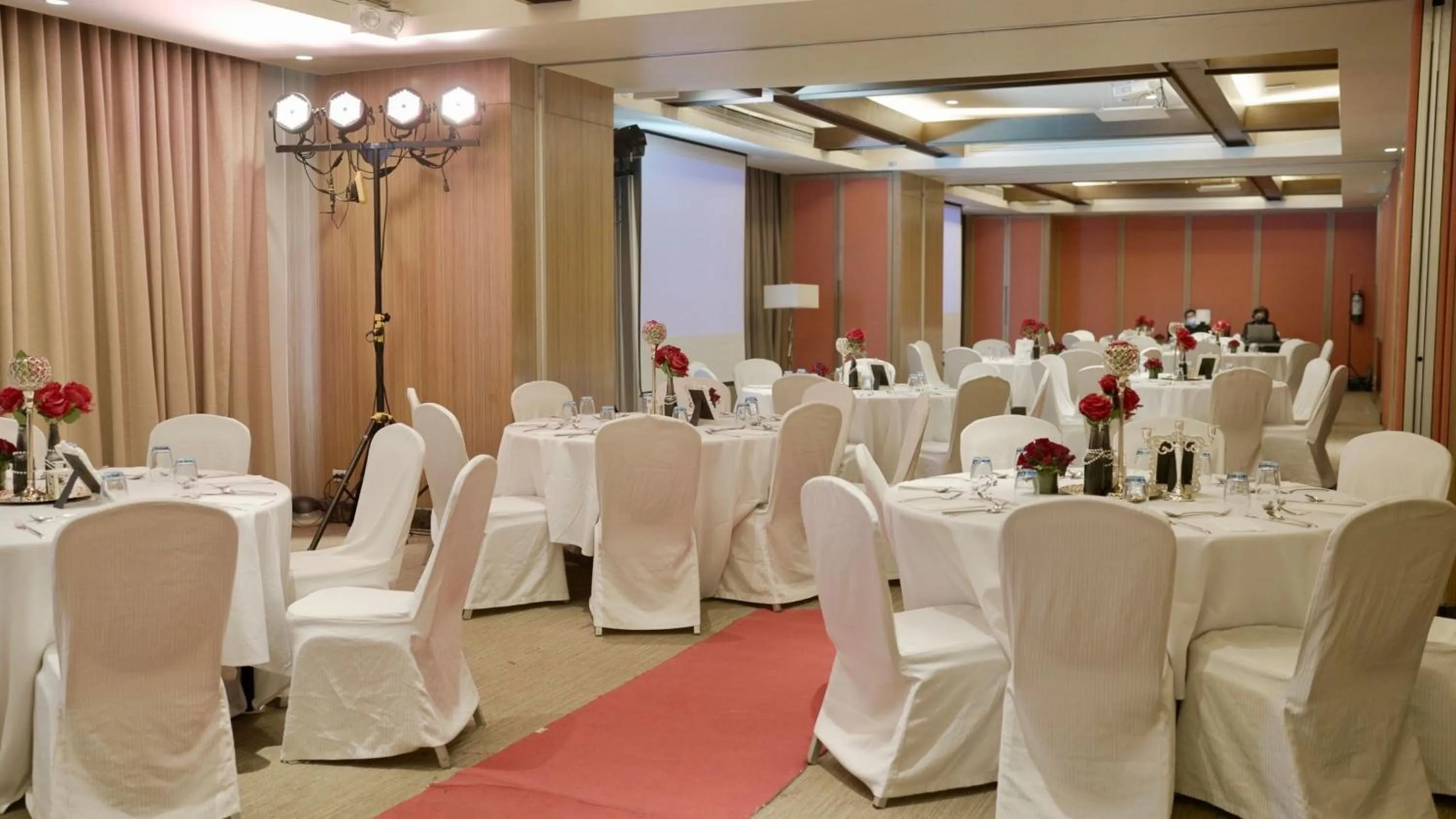 Meeting/conference room in Holiday Inn & Suites Makati by IHG