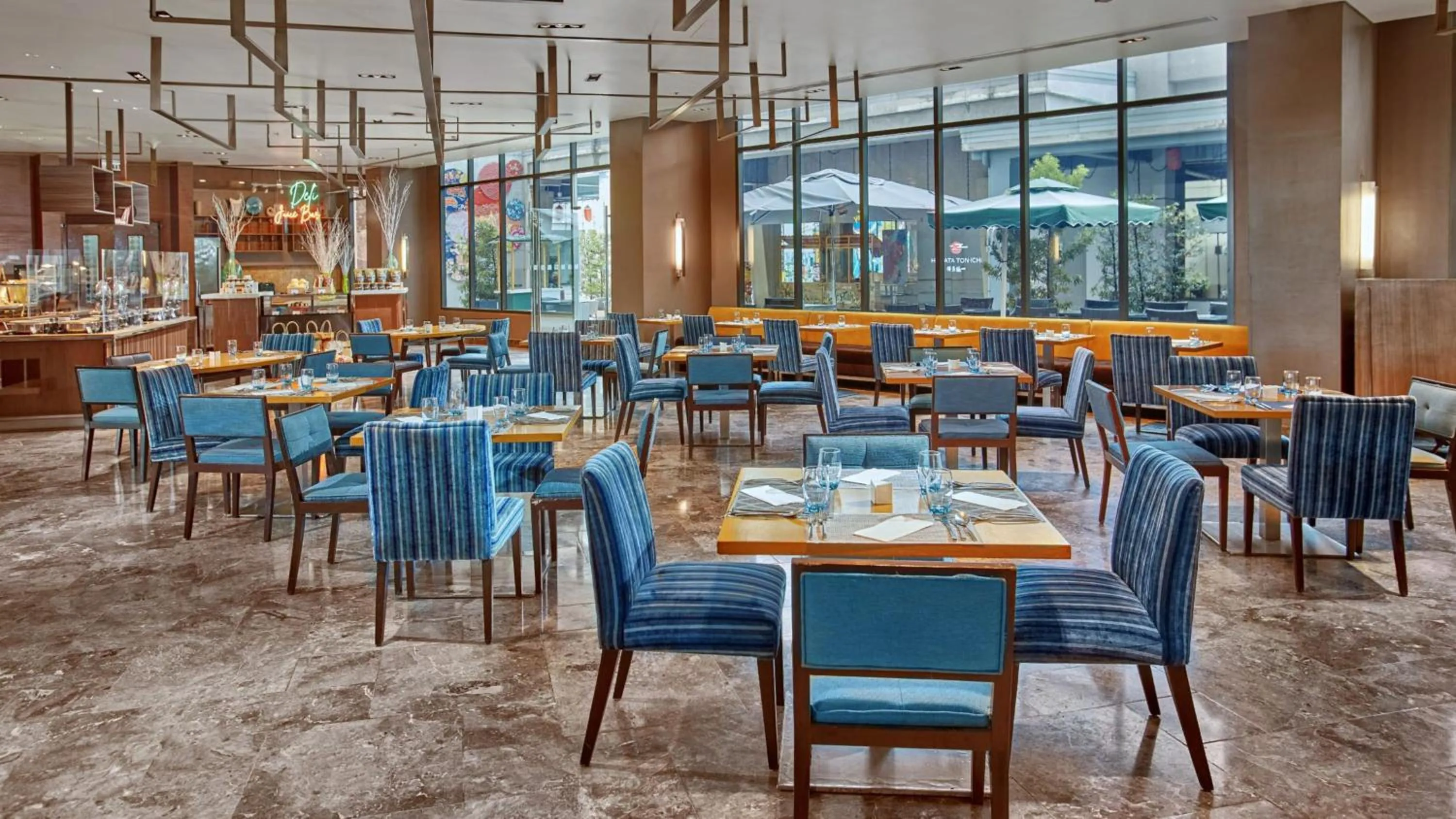 Restaurant/places to eat in Holiday Inn & Suites Makati by IHG