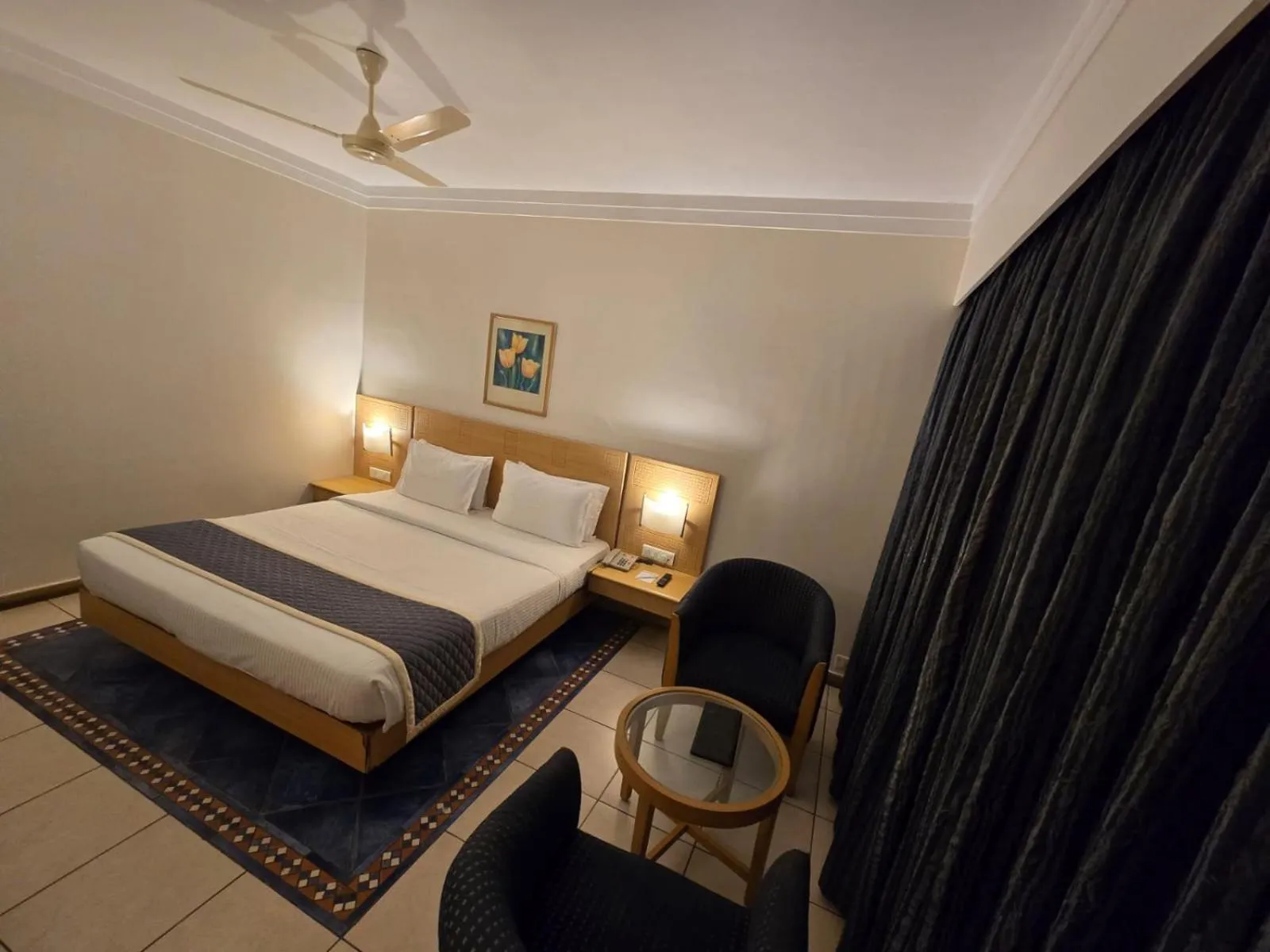 Bedroom, Bed in Harrisons Hotel