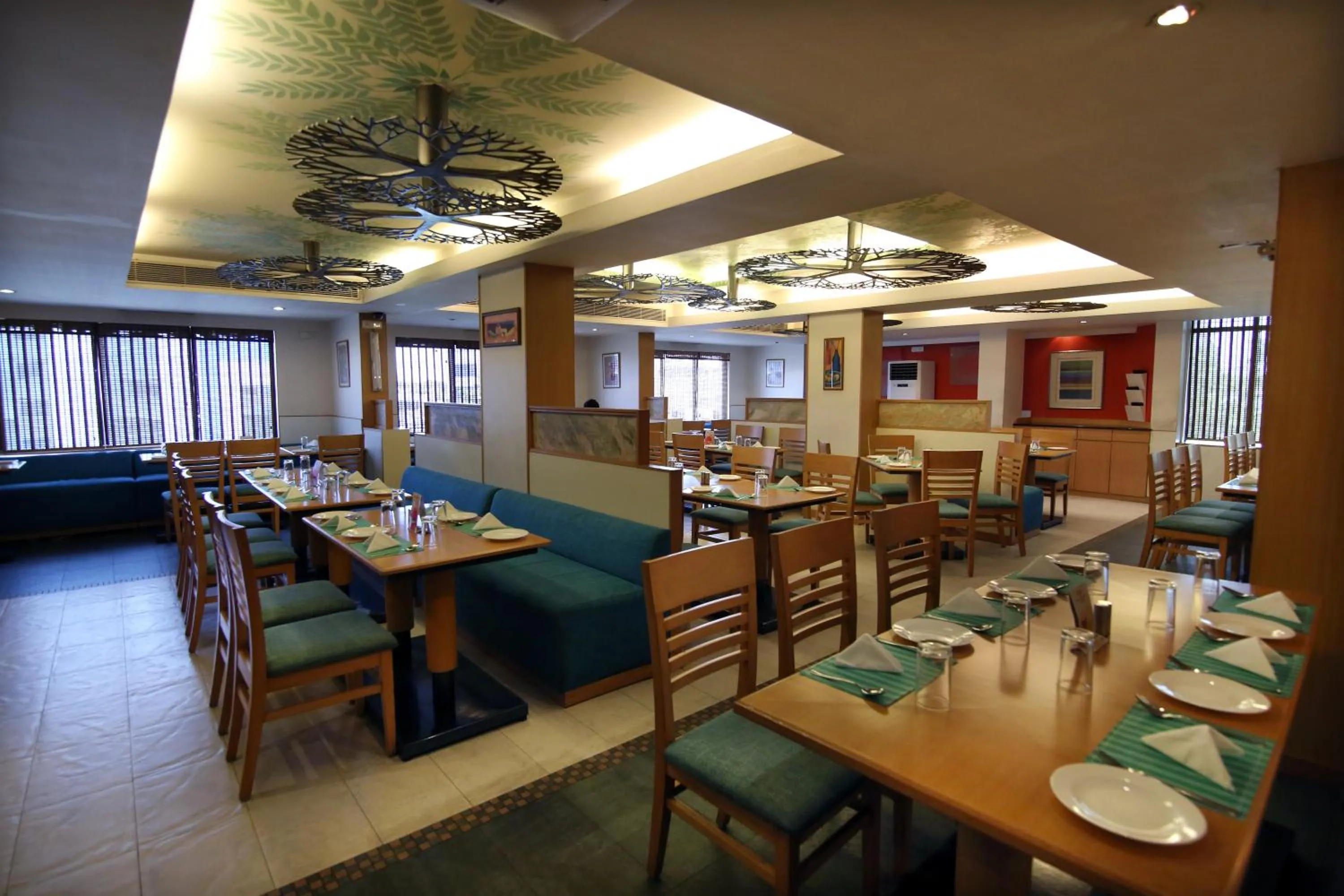 Restaurant/places to eat in Harrisons Hotel