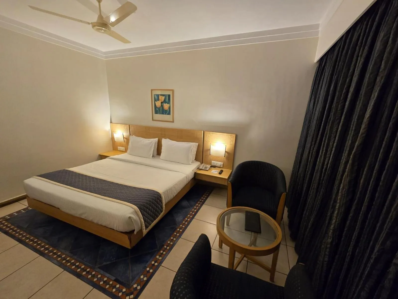 Bedroom, Bed in Harrisons Hotel