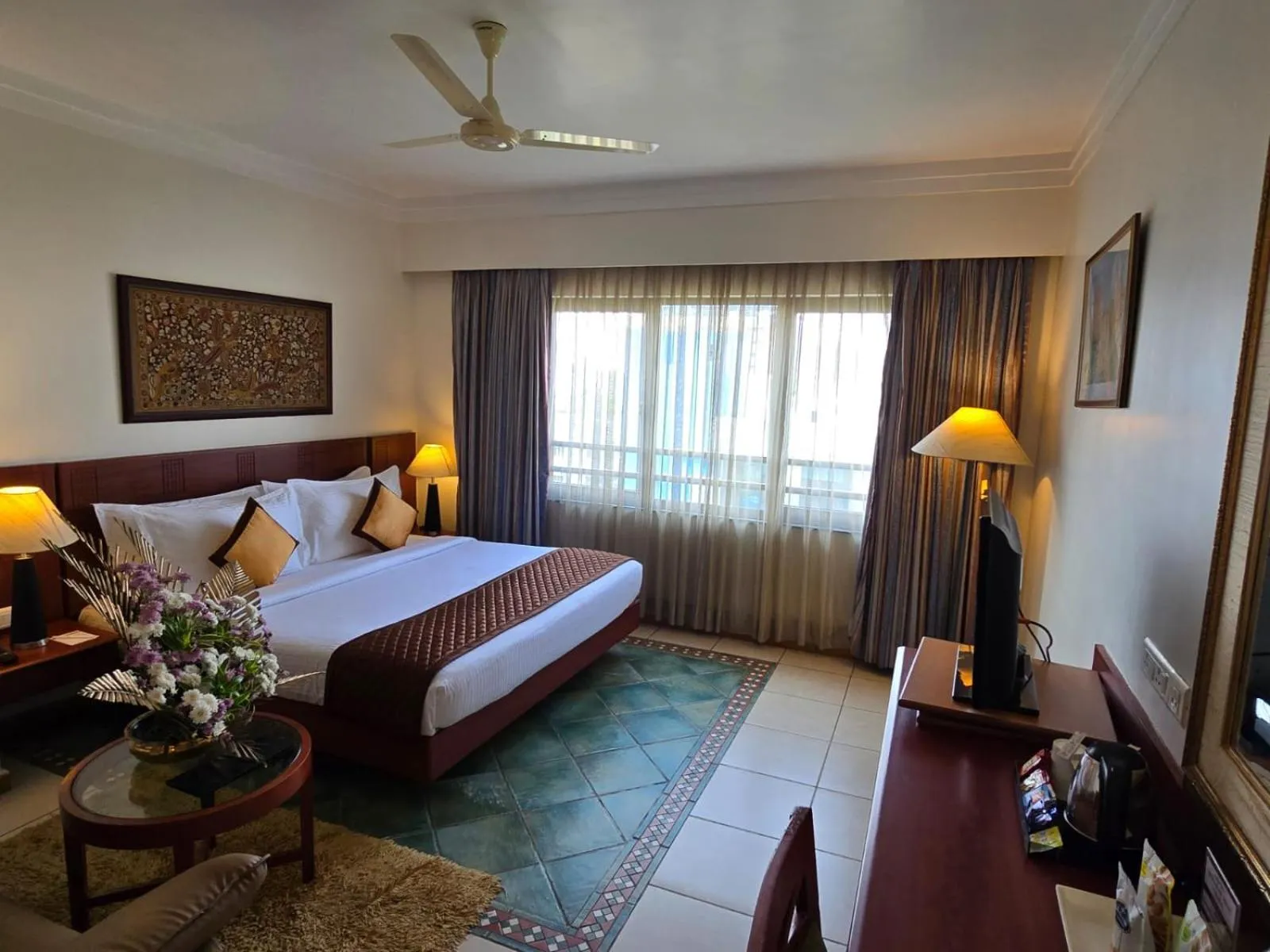 Photo of the whole room, Bed in Harrisons Hotel