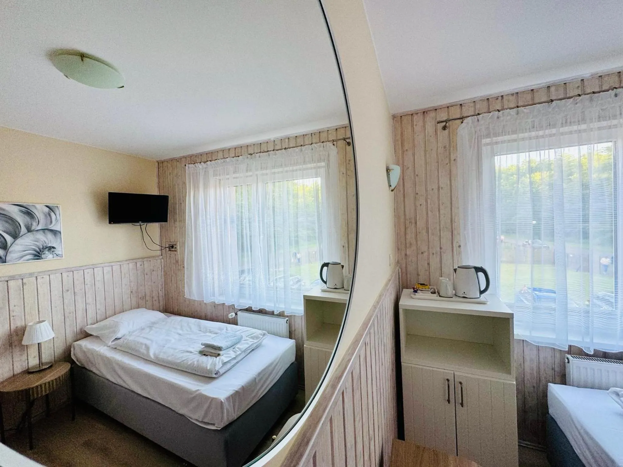 Bed in Willa Marlin